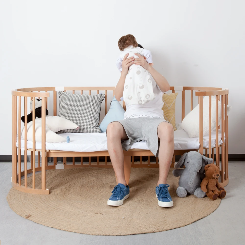 4-in-1 crib  bb multi-functional European and American light luxury solid wood environmental protection movable splice