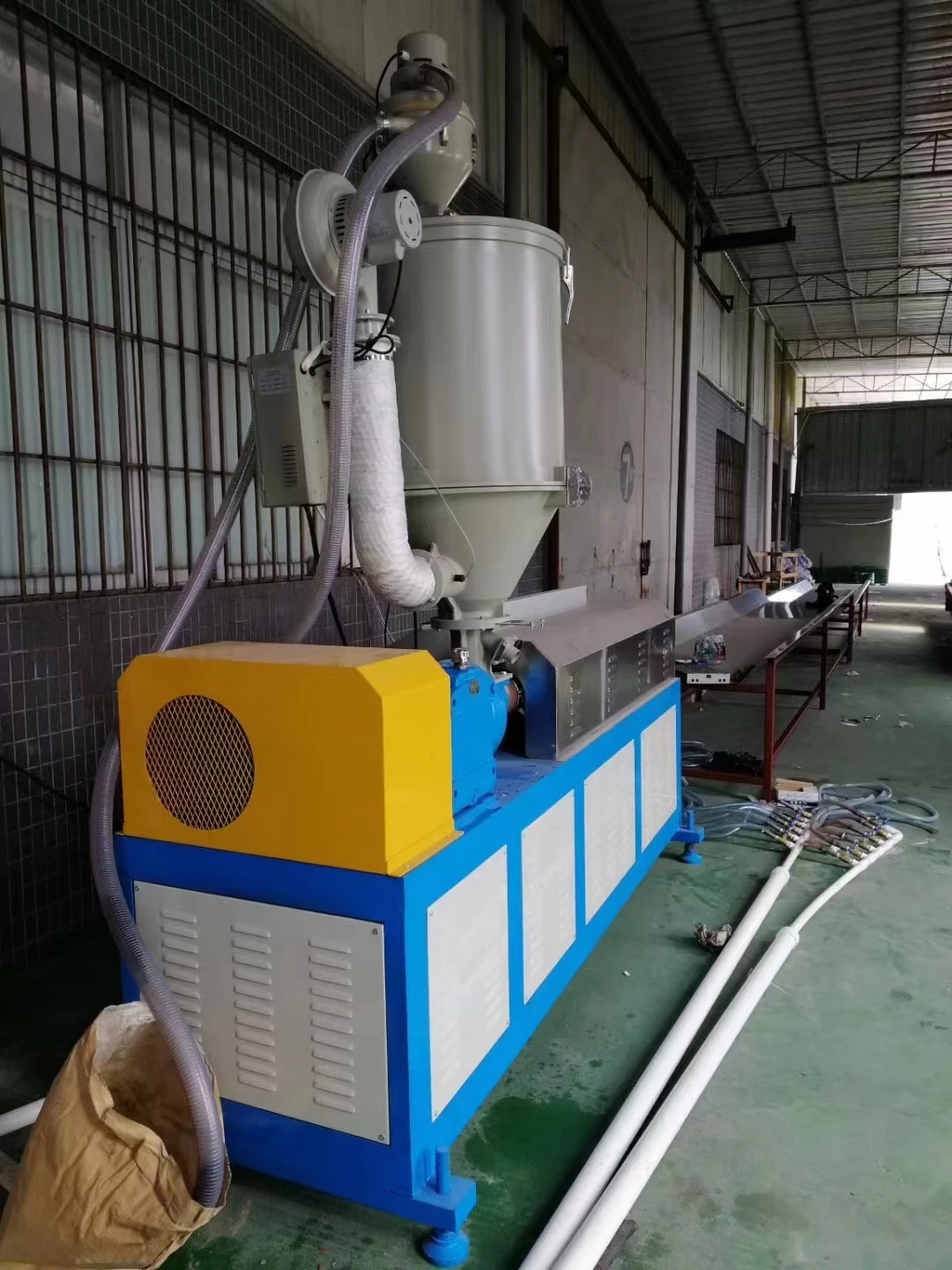 plastic profile machine.jpg