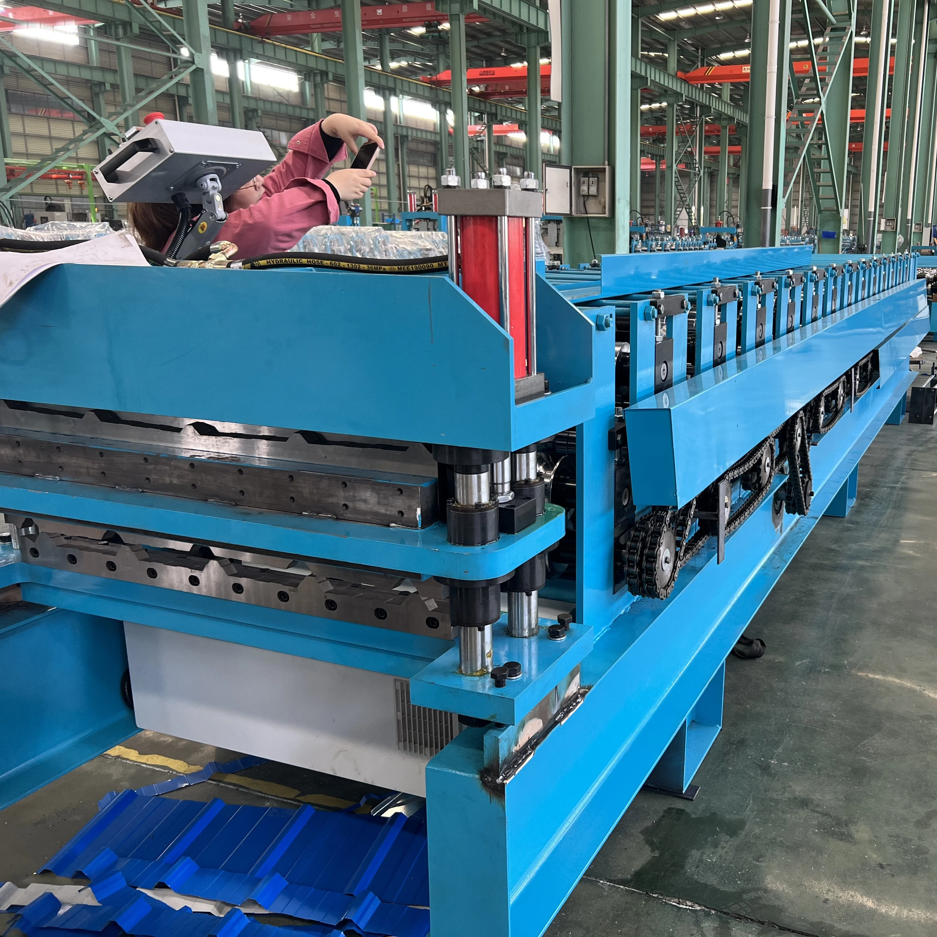 China Top reliable quality Factory price Metal Roof/Wall/Tile sheet roll forming machine corrugated roof sheet making machine
