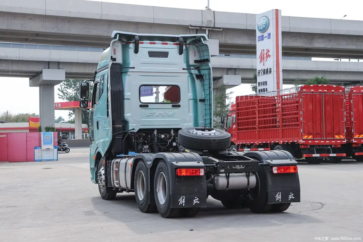 Б/у тягач Jiefang J6V