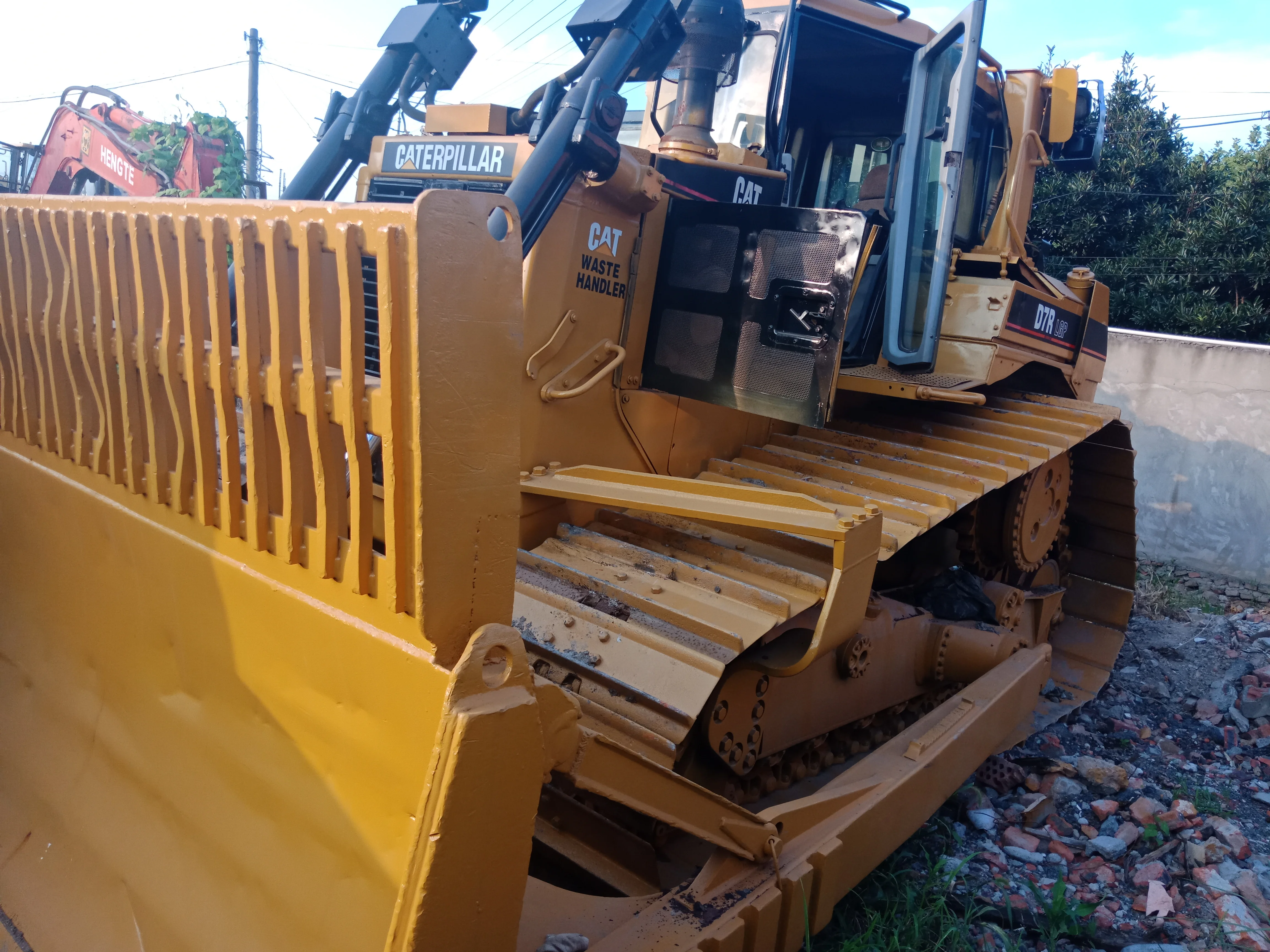 
USED CATERPILLARD7R CRAWLER BULLDOZER IN GOOD CONDITION AND LOW PRICE HOT SALE 