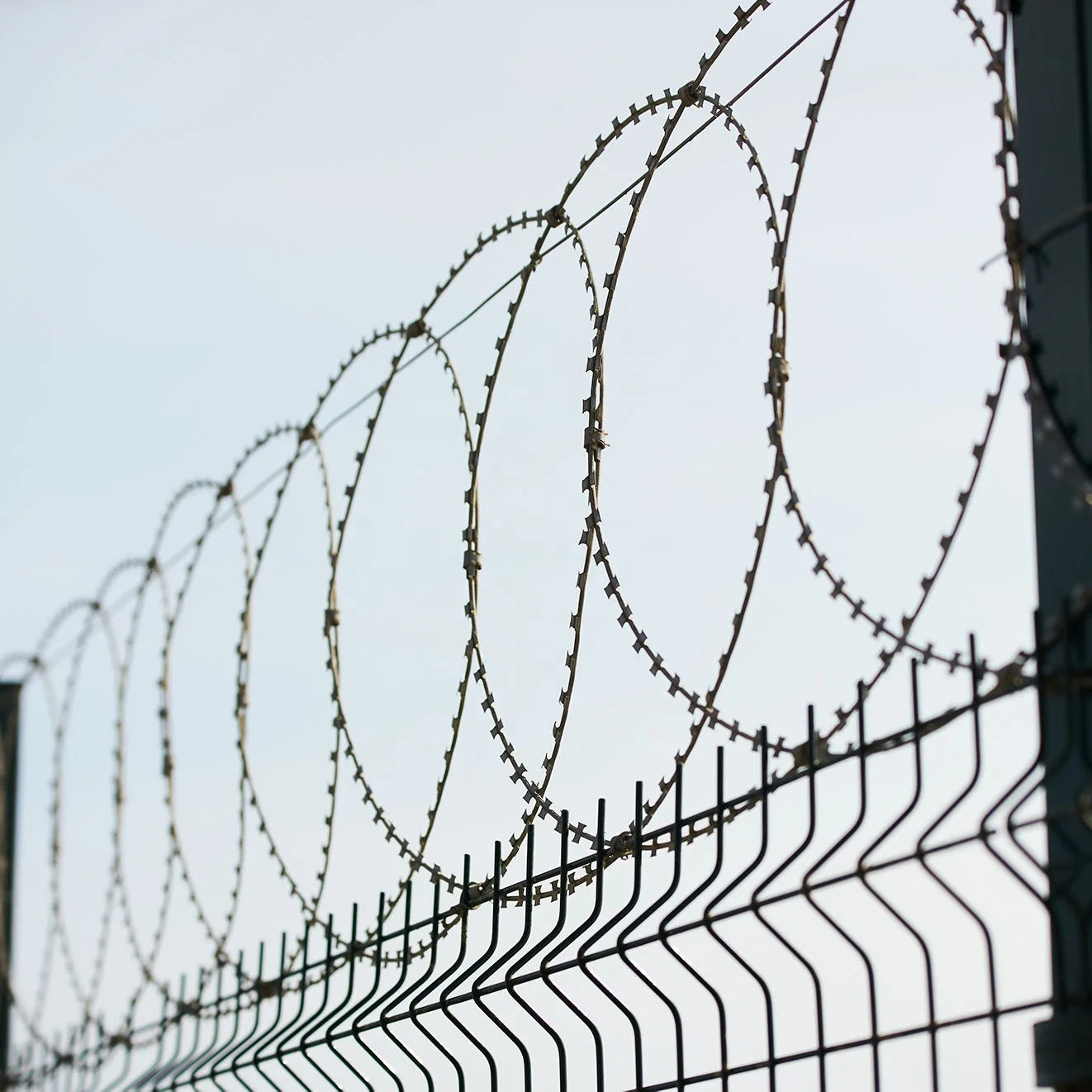 Manufacturer offer BTO-22 Hot Dipped Galvanized Concertina Razor Barbed Wire for Security Fence Razor Wire