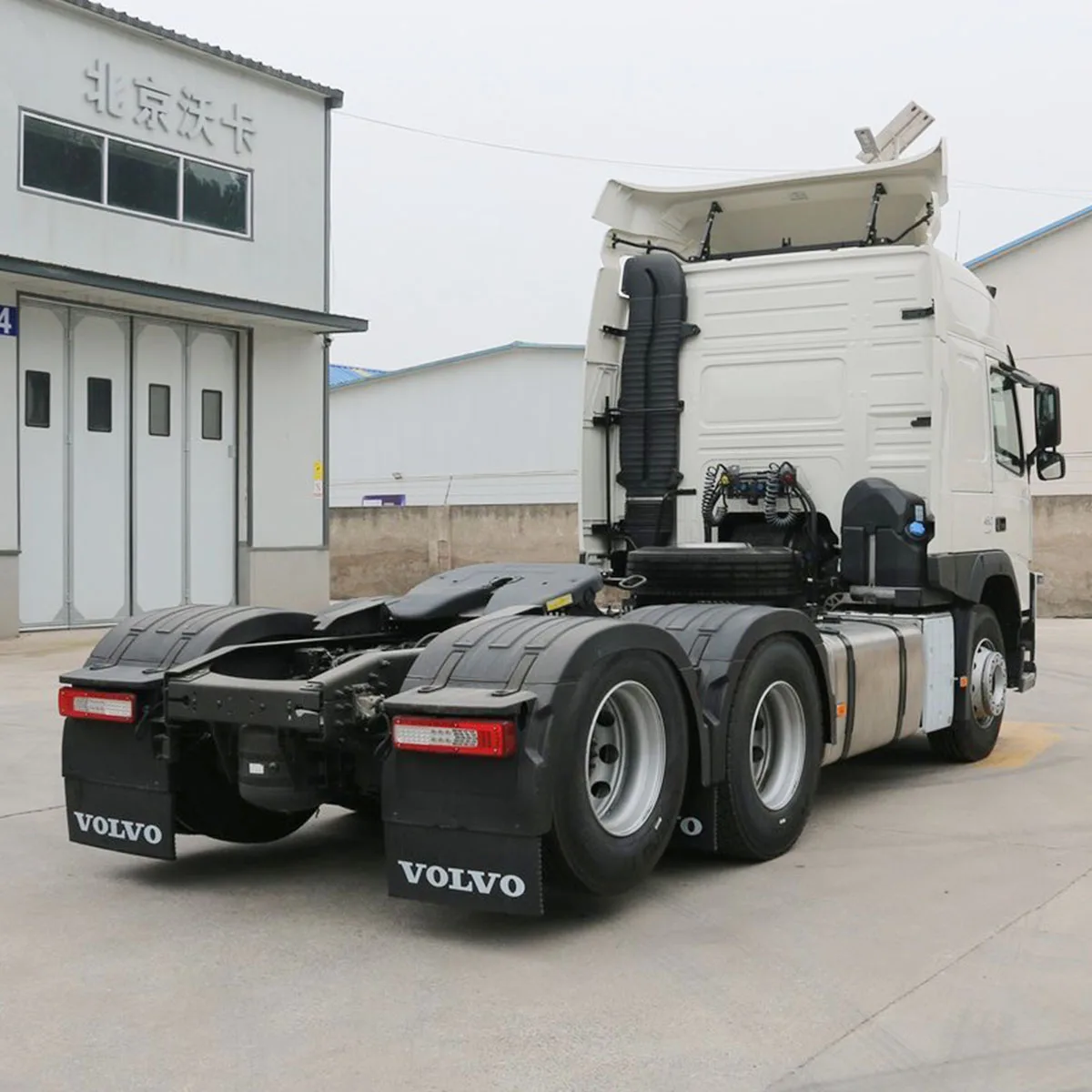 Низкая цена распродажа правая головка прицепа 6x4 тягач грузовик volvo б/у