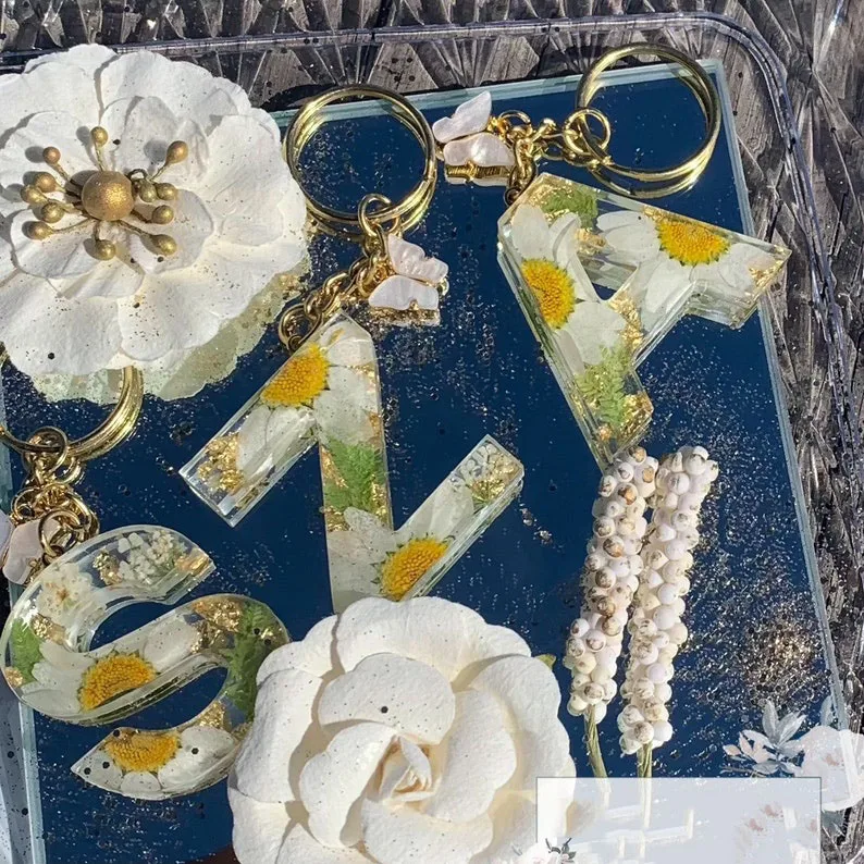 Custom Real Daisy Acrylic Initial Letter Keychain Monogram Resin Dried Flower Keyring Alphabet Jewelry Bag Accessory