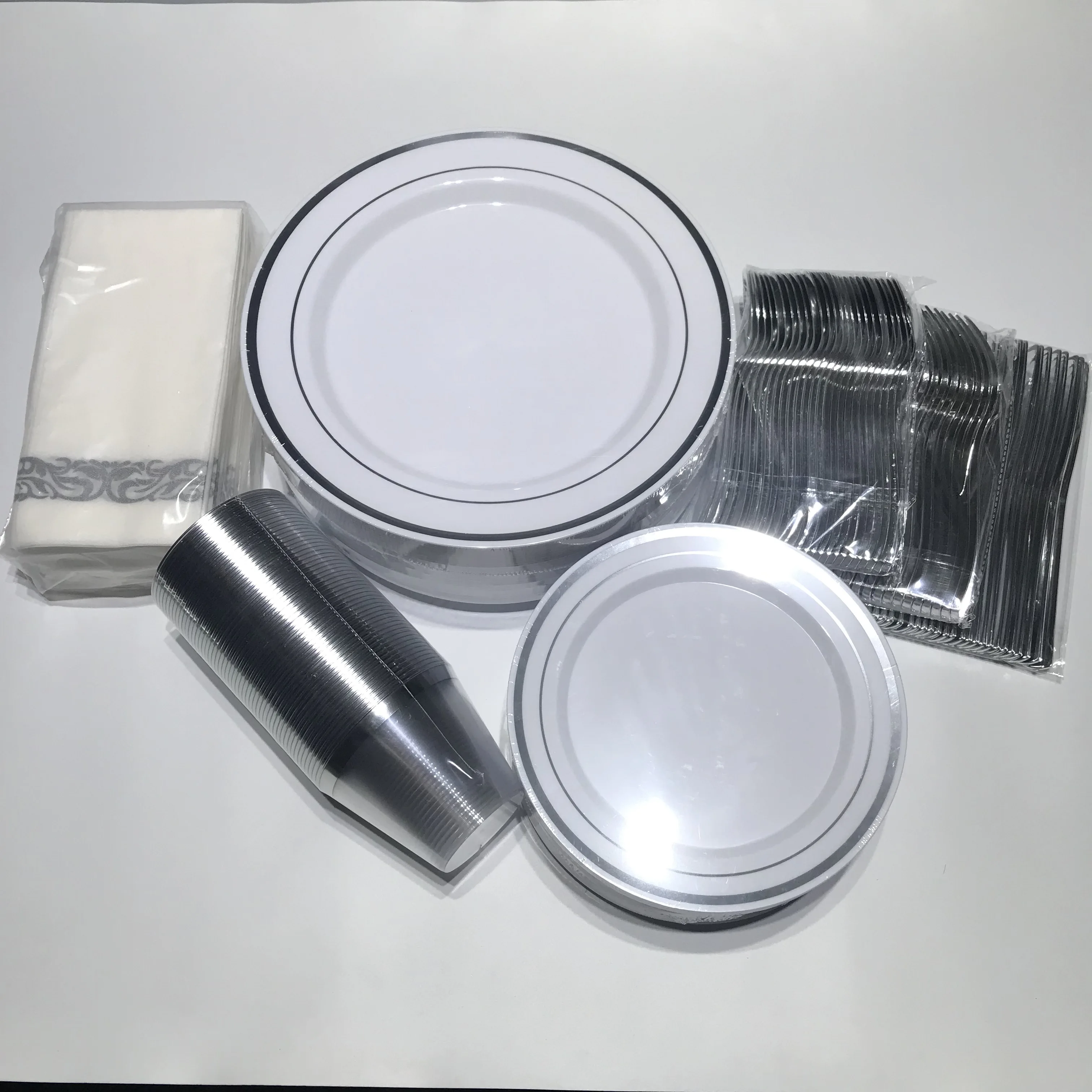 700 Piece Disposable Plastic Tableware for 100 Guests Disposable Silver Dinnerware Set for Wedding