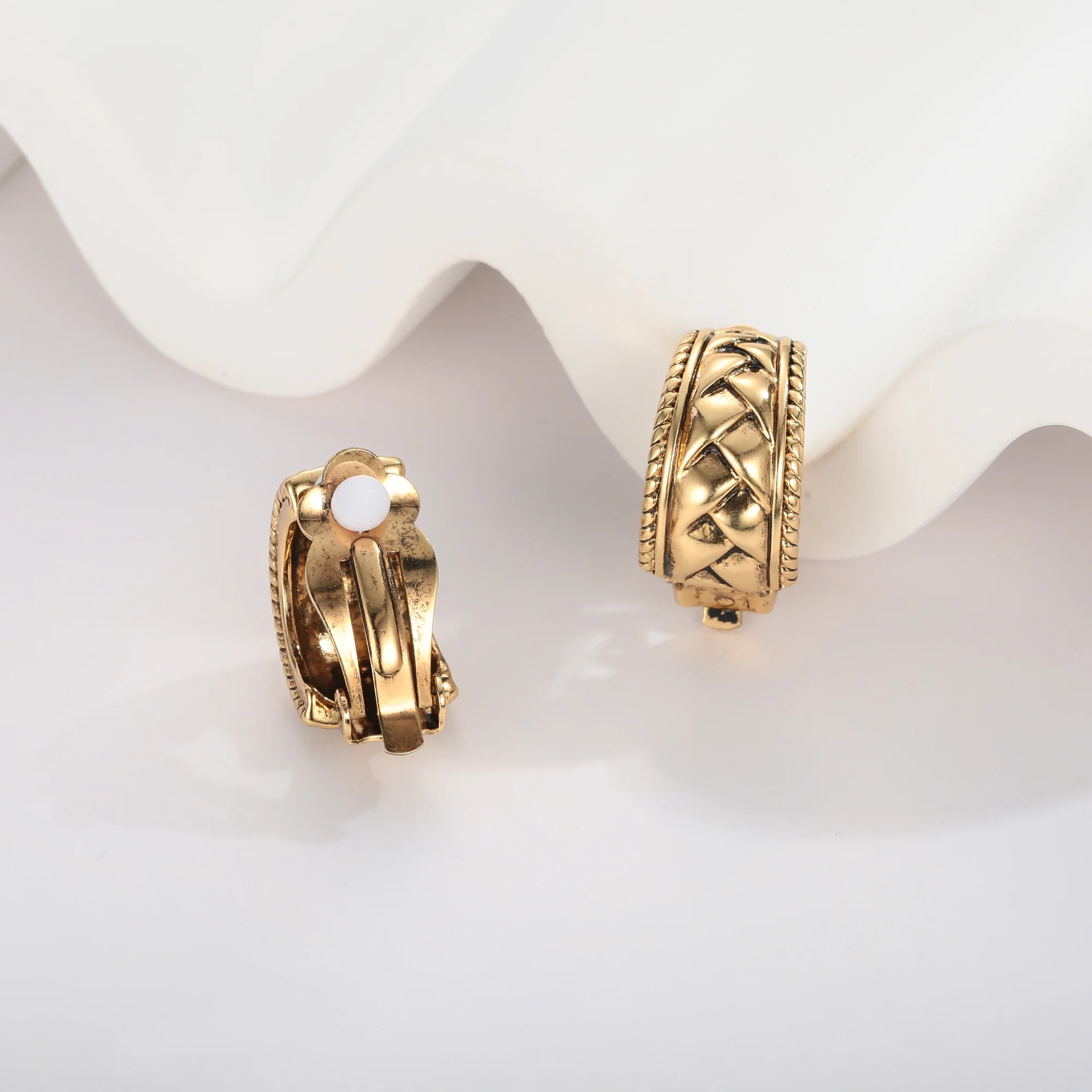 Wholesale price brass antique gold plated no piercing ear clip on c-shape chunky hoop earring woman