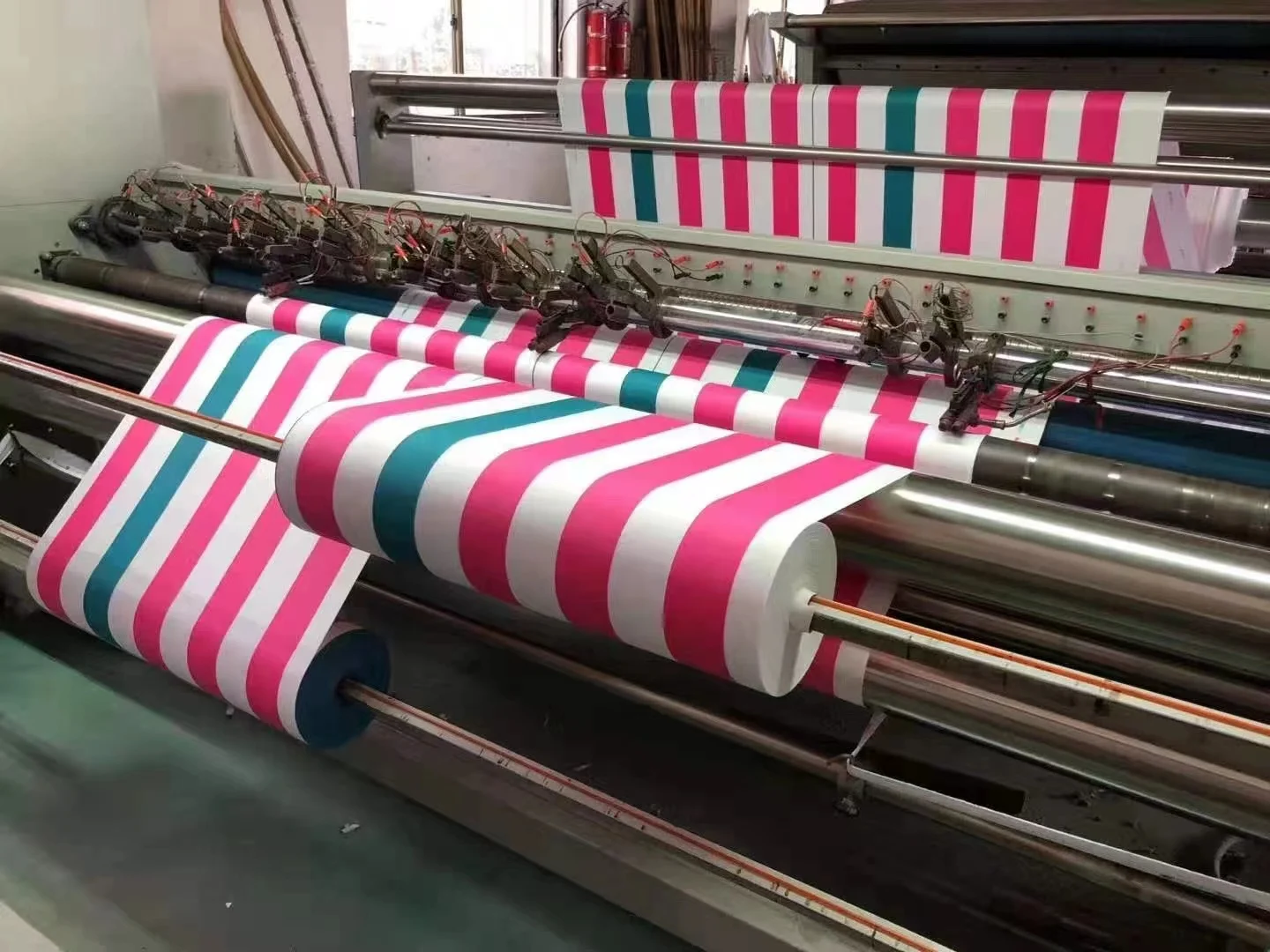 Ecofriendly sand free microfiber striped beach towel for travel camping