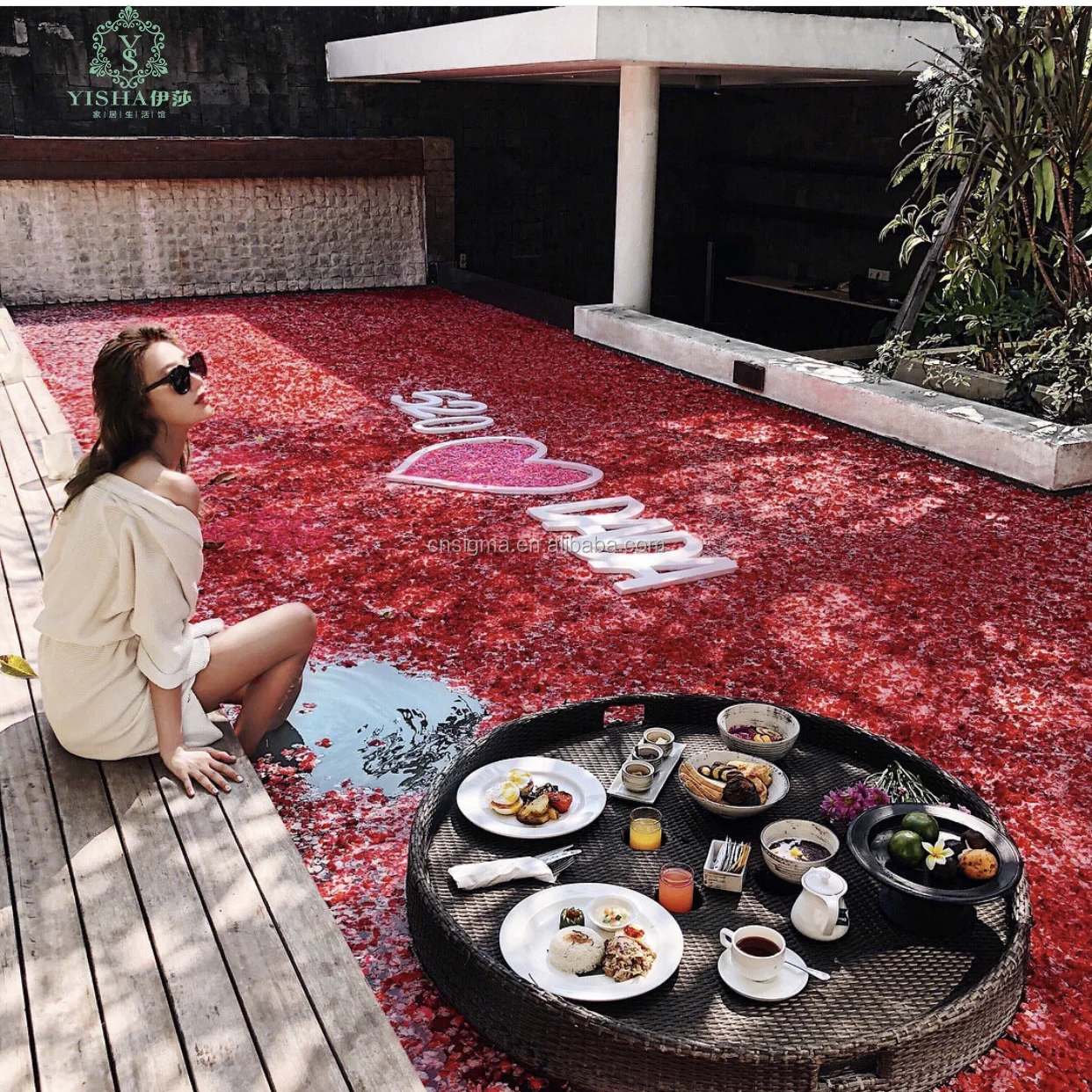 Floating breakfast water basket outdoor rattan swimming pool party serving tray