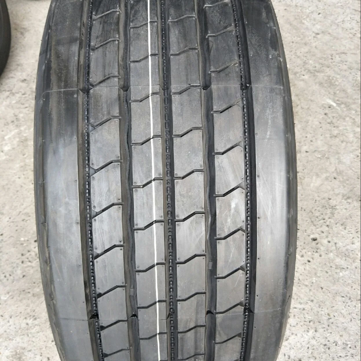 
China excellent wear-resistant truck bus tires 355/50R22.5 
