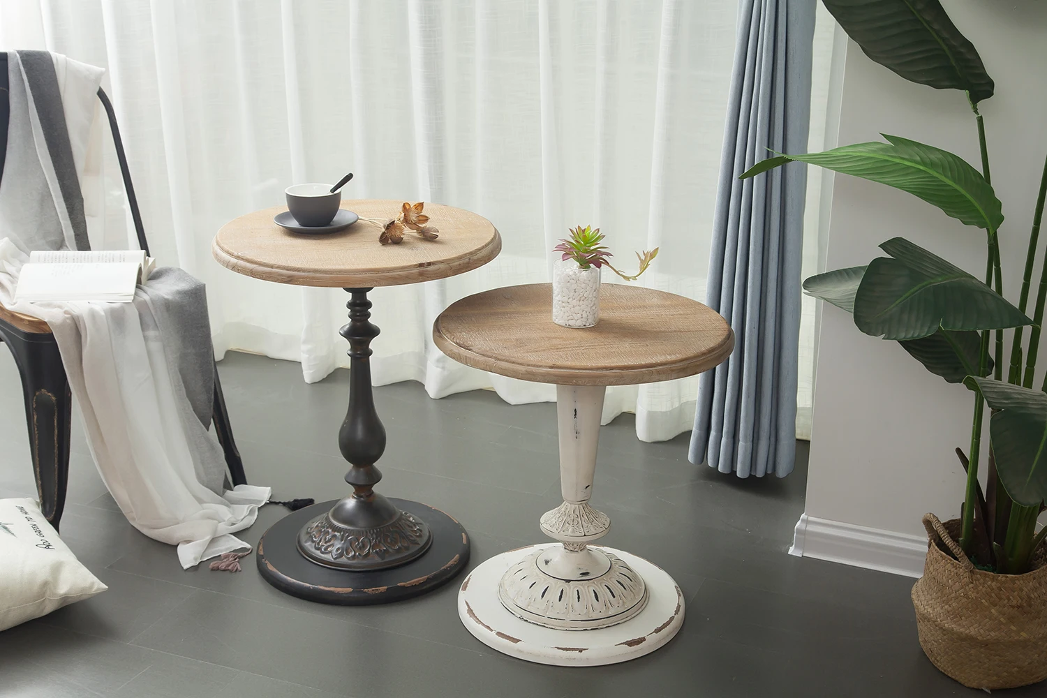 Trending Products 2023 New Arrivals European Country Antique Style Round Coffee Table Wood Vintage Side Coffee Table