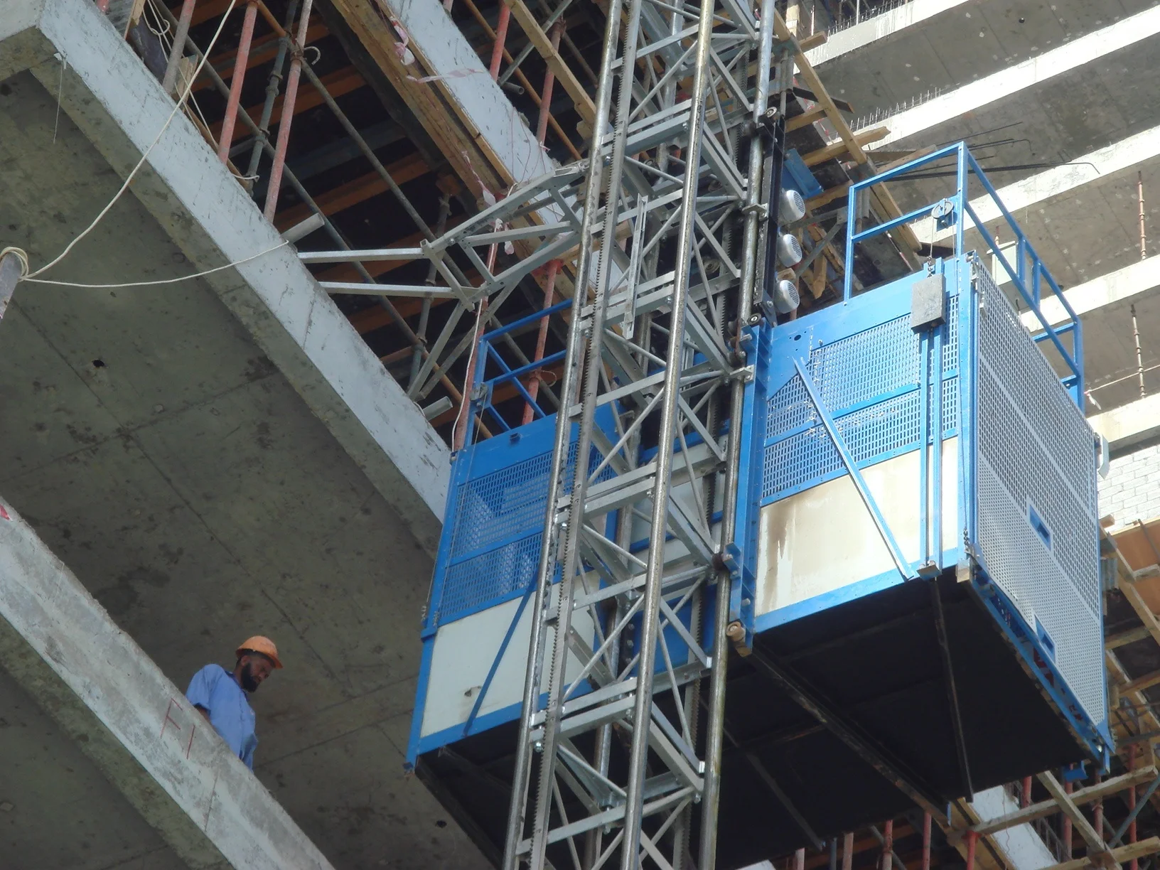 Building material elevator rack and pinion construction hoist manufacturer with CE and EAC certificate