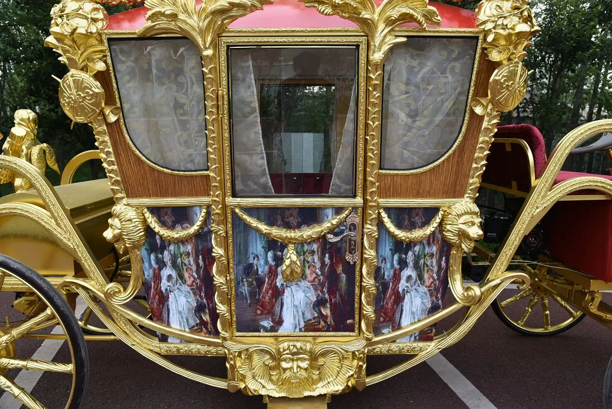 (28) Royal horse carriage.jpg