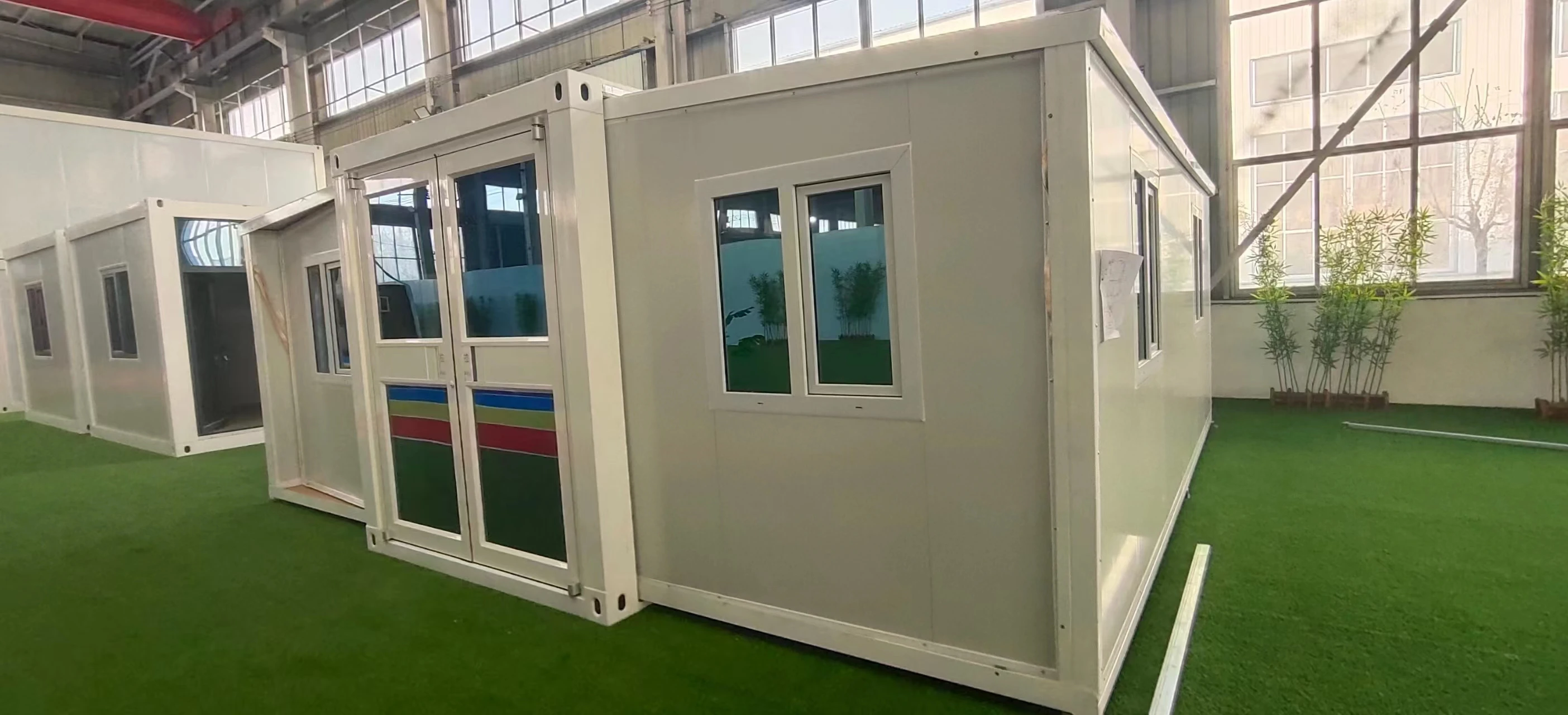 20FT Luxury Scalable Portable Container House Customizable Two Bedroom Folding Container House with Shower