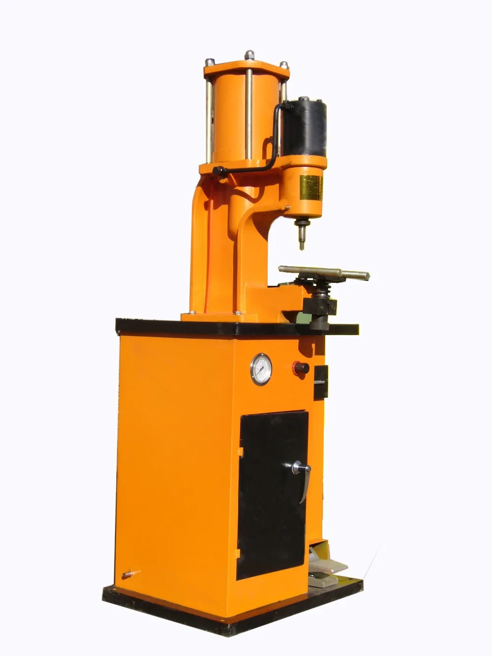 Heavy duty  pneumatic hydraulic brake shoes riveting machine