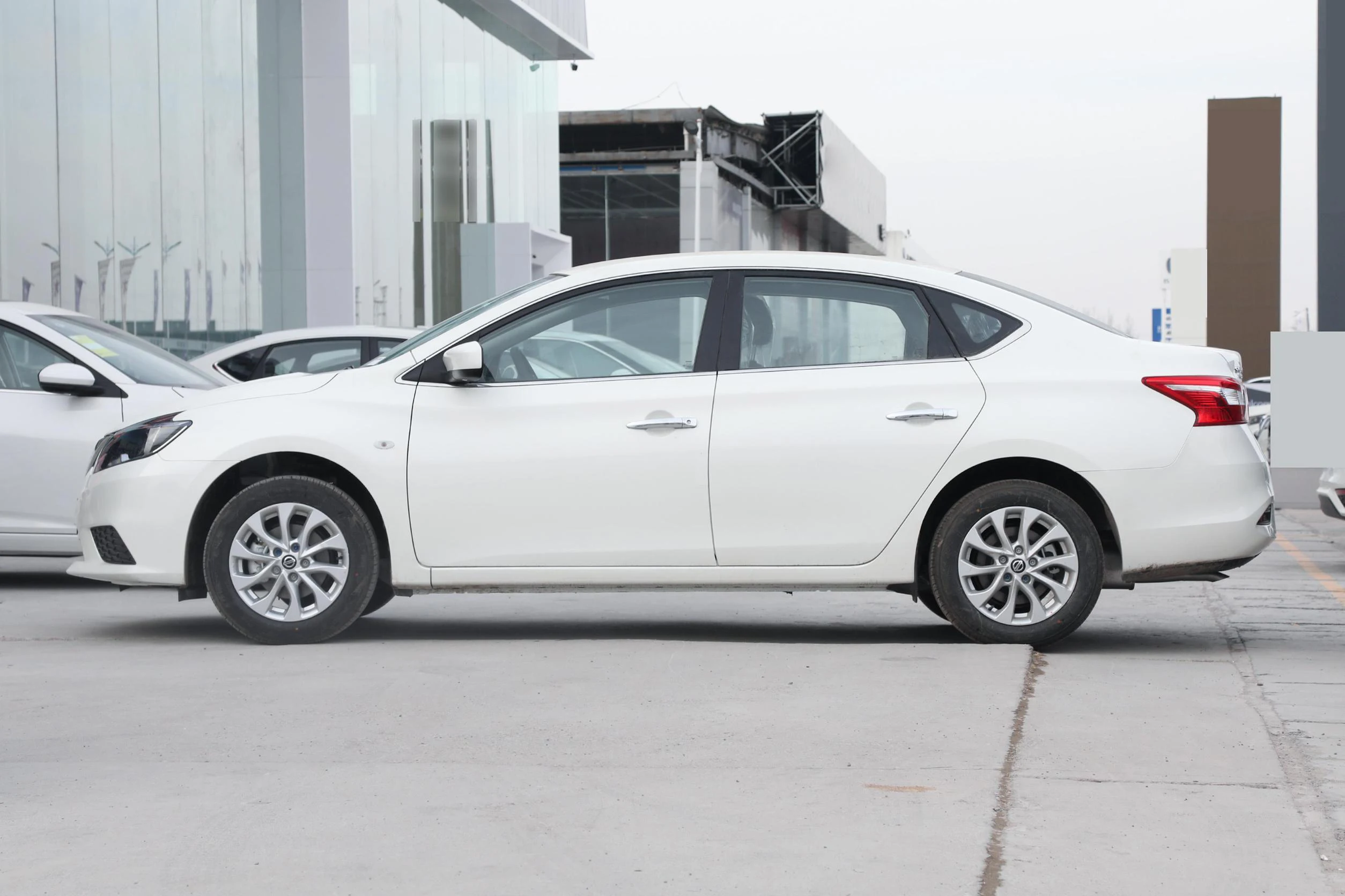 Sylphy NEW Model Nissan Sylphy 2023 2024 SUPER Household Car In Stock Left Hand Sedan 5 Seats 1.2L 1.6L Engine New Cars