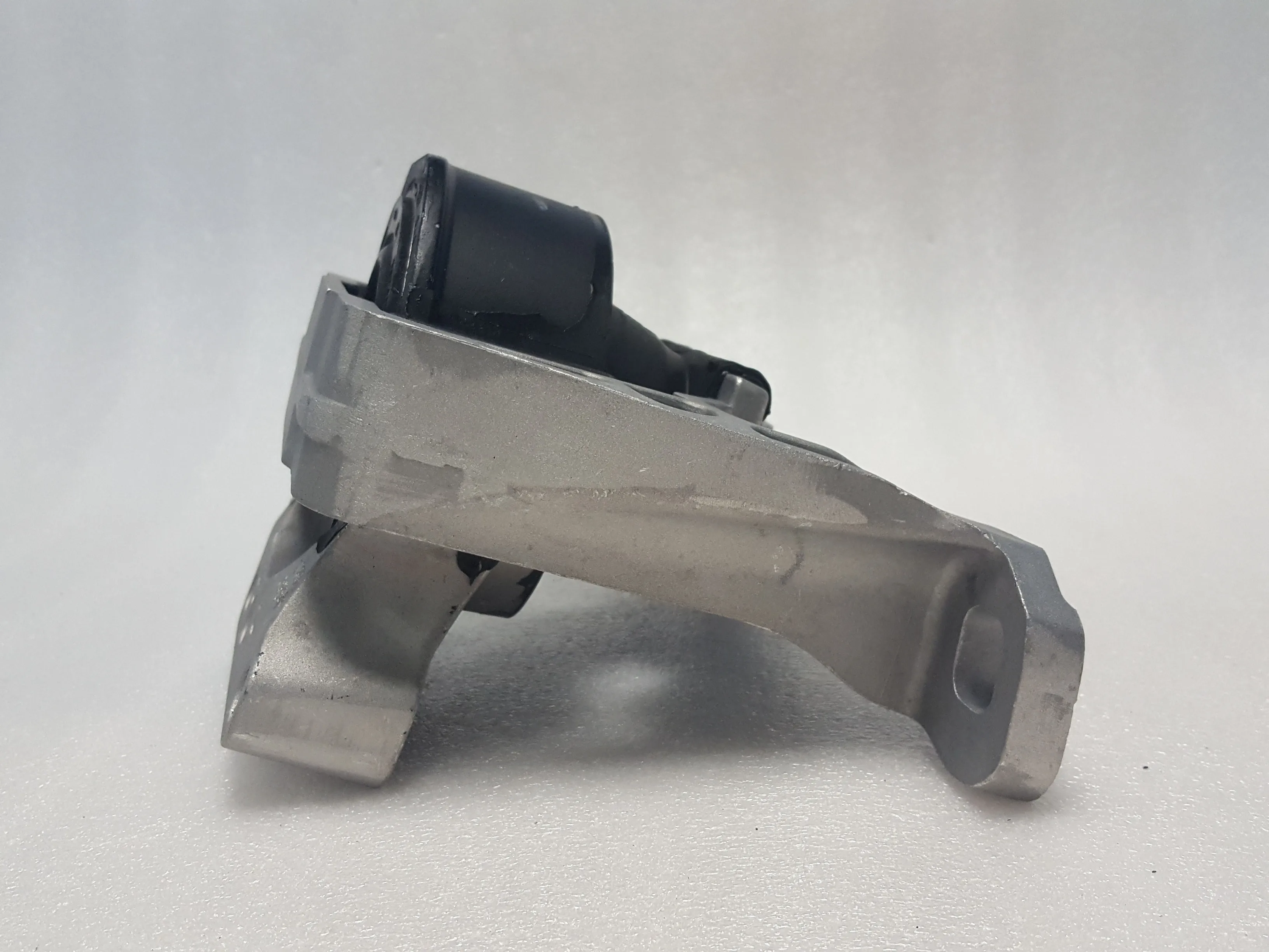 Auto spare car parts Rear Engine Mounting for Ford Focus III 2.0 TDCi 2010-2018 BV6Z-6038A  BV6Z-6038-A