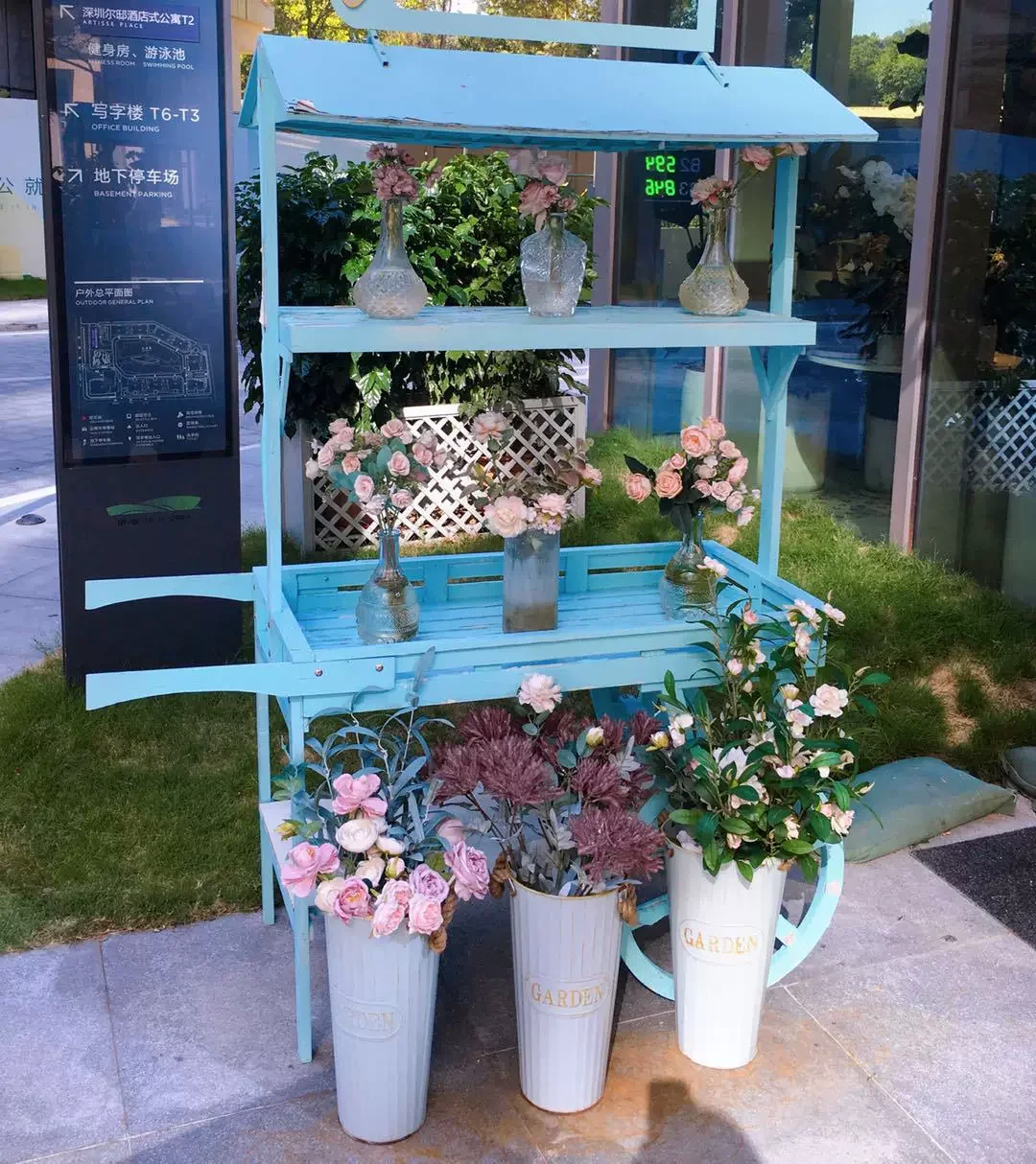 Customized Half Barrel Wagon Wooden Flower Cart for Home Garden Decor Garden Supplies