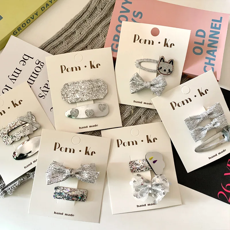 Заколка для волос с бантом серебристого цвета