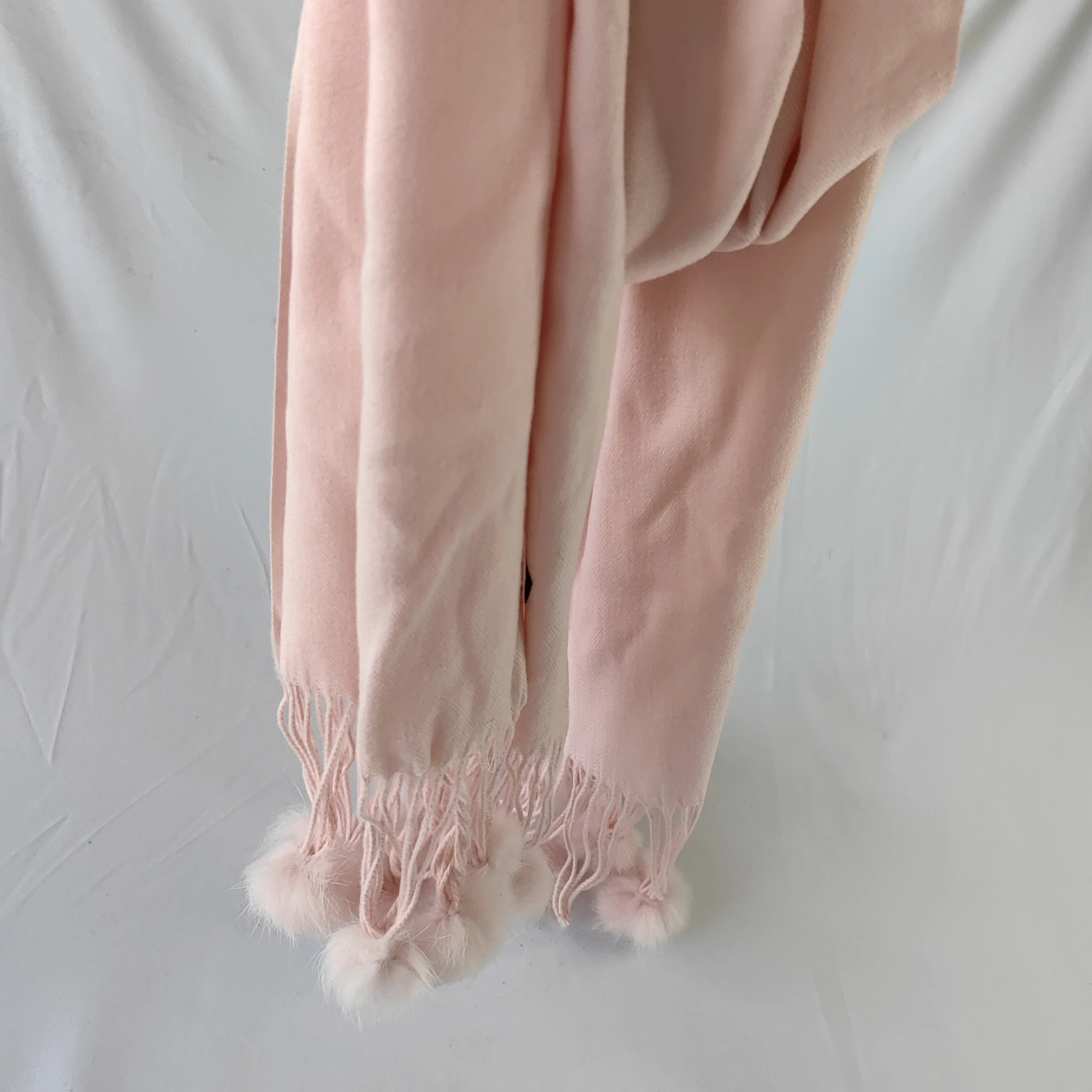 Wholesale custom outdoor scarves many pompoms knitted fabric scarves