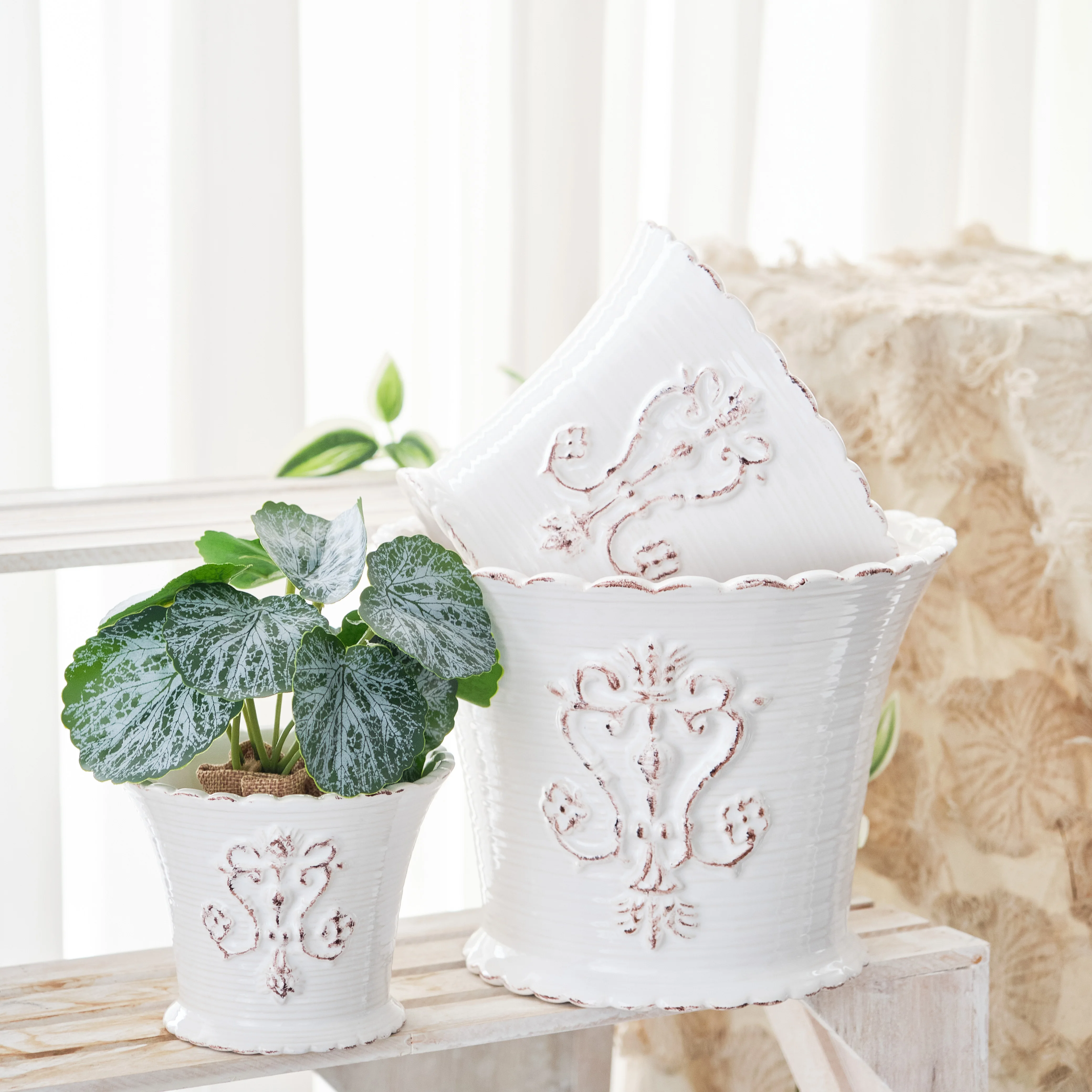 Wholesale Matte Embossment Home Decoration Antique Ceramic Plant Pots For Indoor Outdoor Courtyard Garden Planting Flowerpot