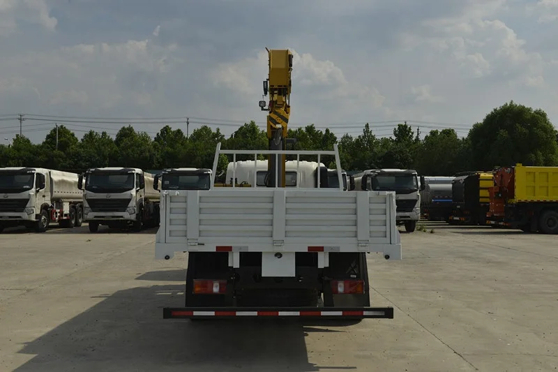 Грузовой кран 6 3 тонн SINOTRUK грузоподъемностью 4x2