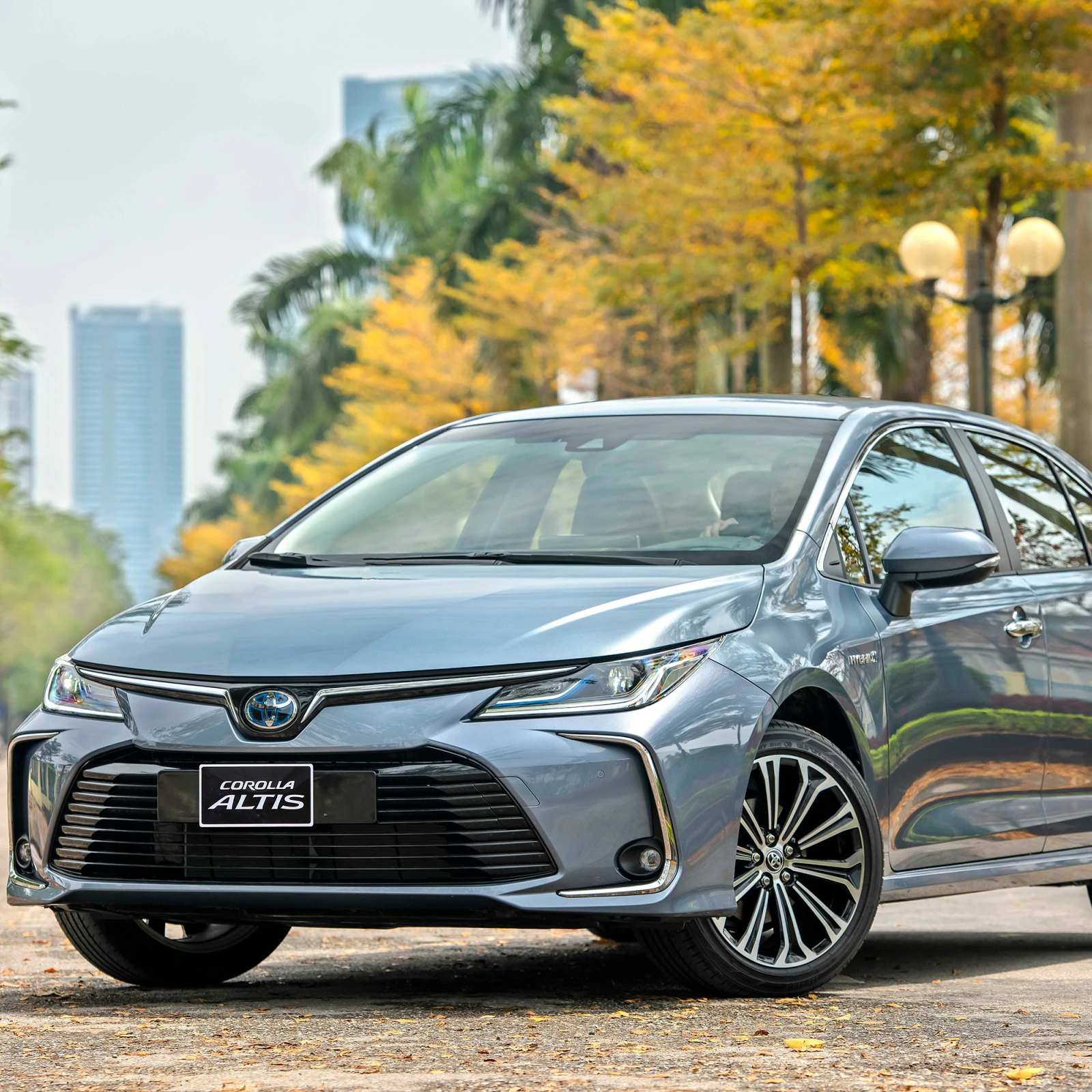 2023 Latest Style Stepless Speed Change Twin-Engine Puls Toyota Carola Comfort Car