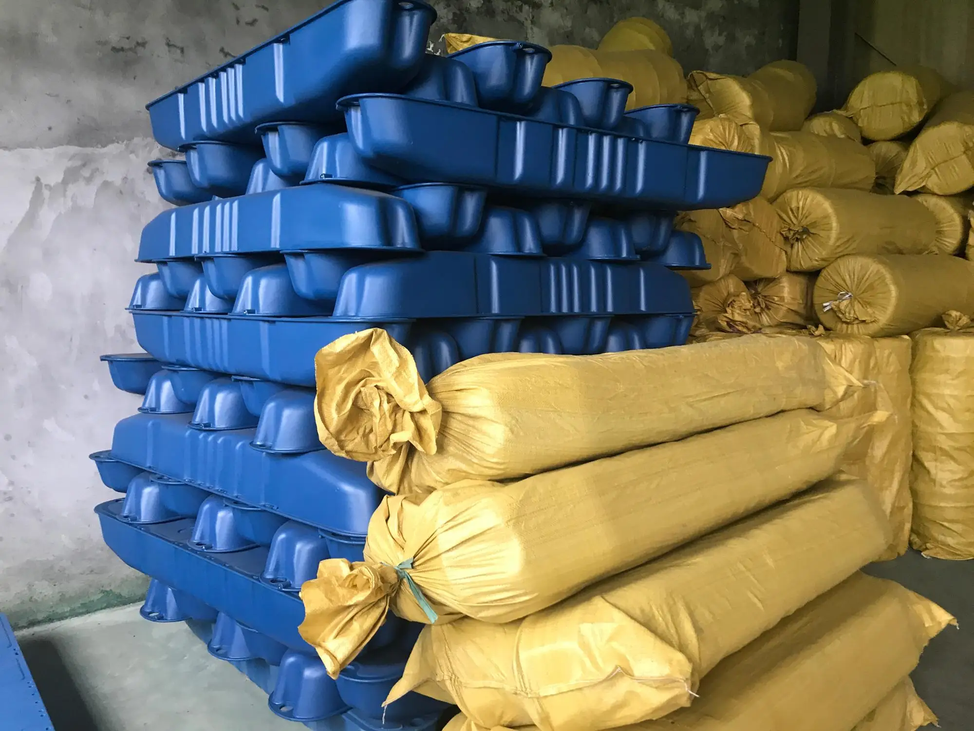 В морской воде для рыбного фермерского пруда, большое количество, воздушный инжектор, аэратор, колесные аэраторы, сельскохозяйственное оборудование