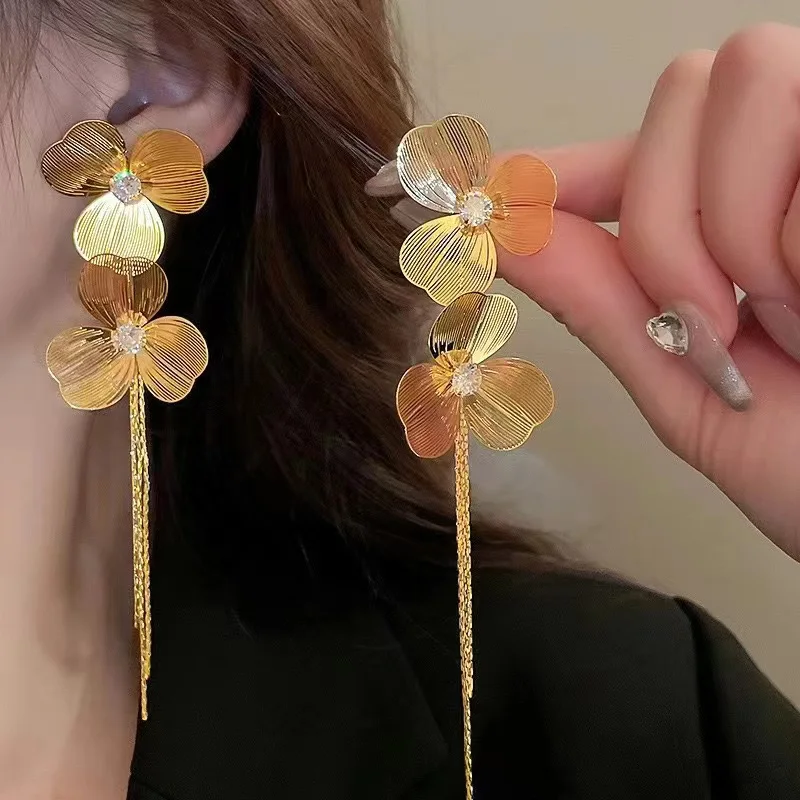 Женские длинные серьги с подвесками
