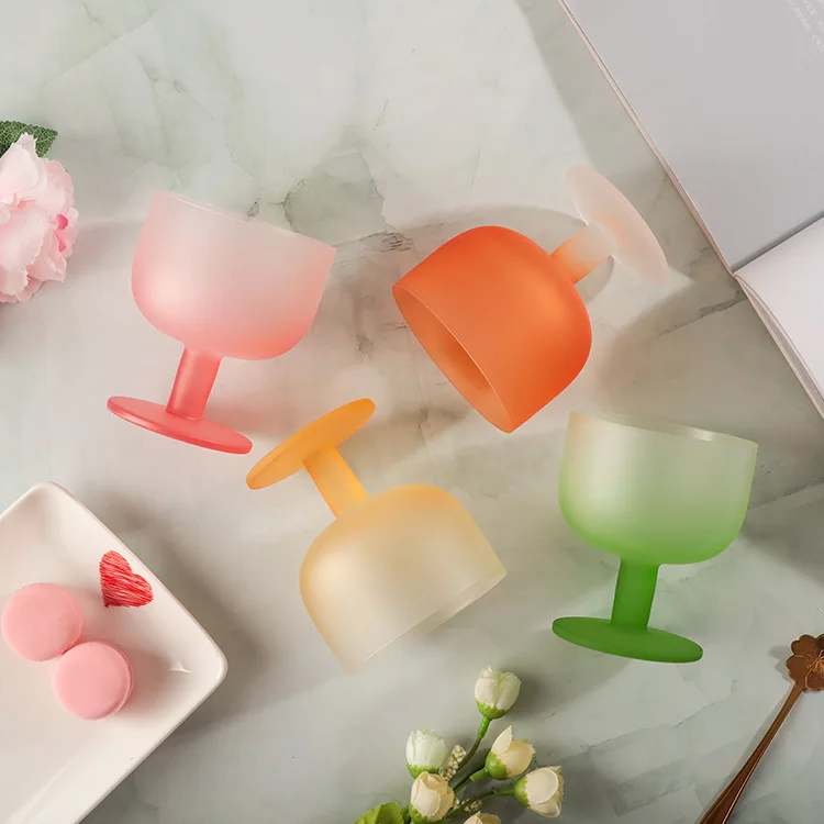 Hot New Style Wholesale Fun Frosted Cocktail Glass Gradient Colored Cocktail Glasses Bar Custom Glass Cocktail Set
