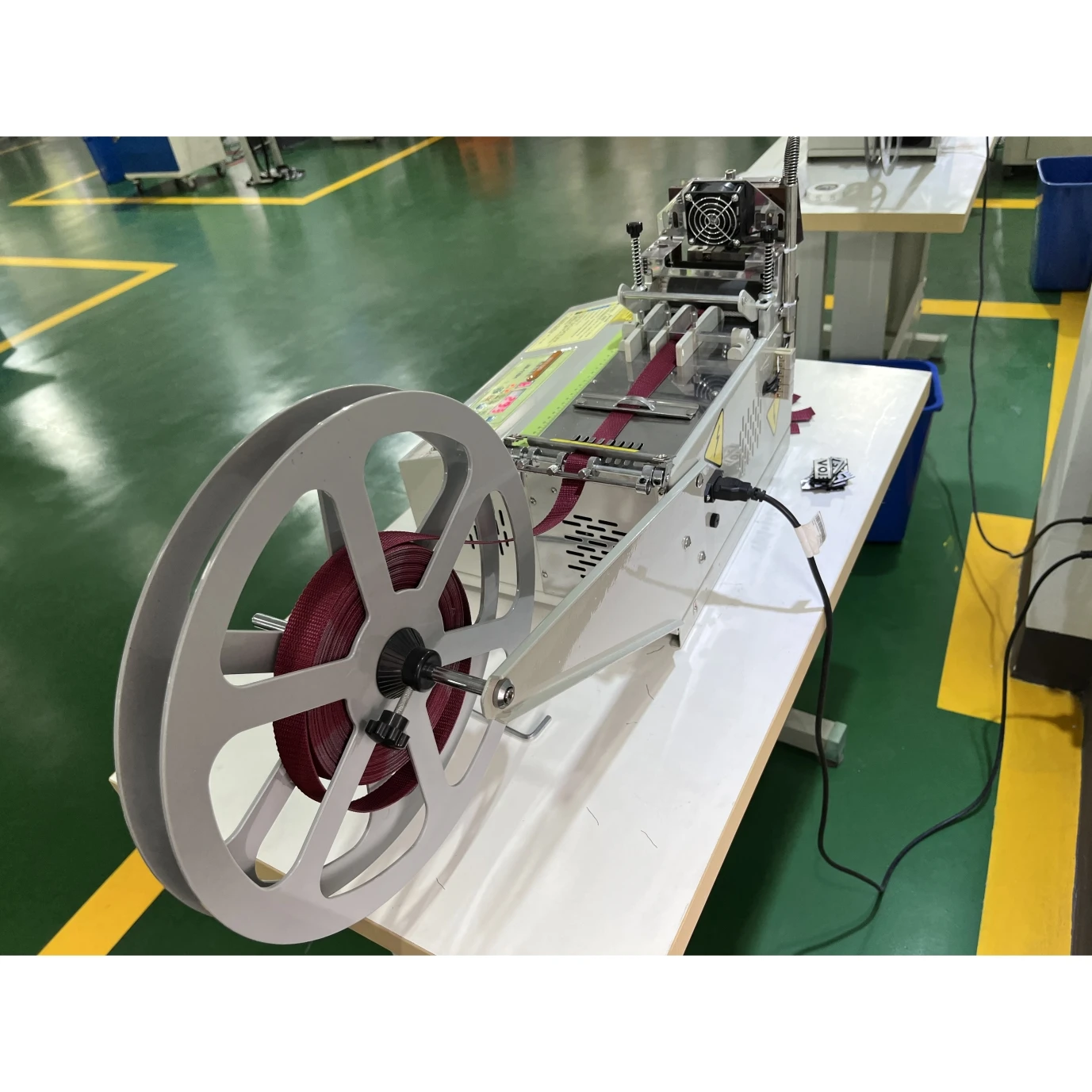BT-110LR Высокое качество Автоматическая Лента Этикетка машина для резки горячей и холодной воды