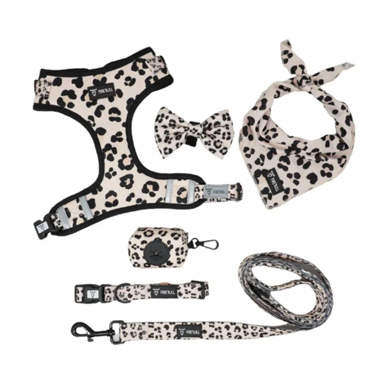 Designer Retractable Rope Padded Dog Bow Ties Pet Collar Bandanas And Leash Light And Poop Bag Harness Adjustable Custom Set