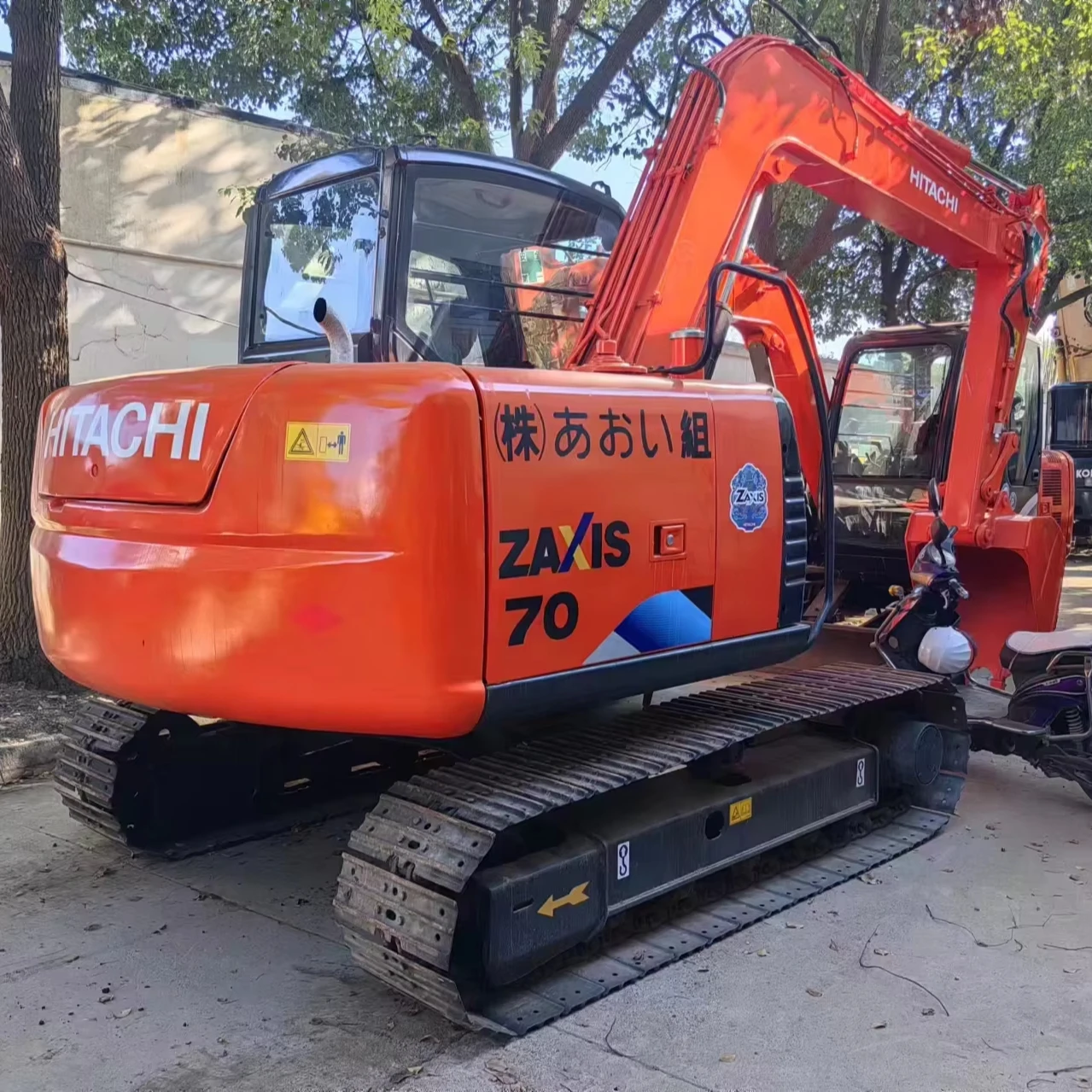 Отличный экскаватор Hitachi ZX70 7 тонн для продажи