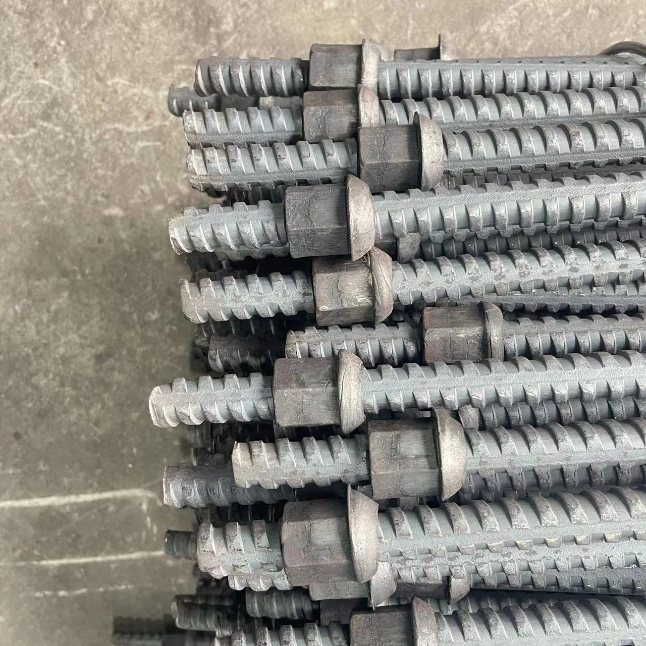 BHRB335,400 Used in conjunction with  with anchor plate nut and roadway support Equal-strength threaded steel bolt