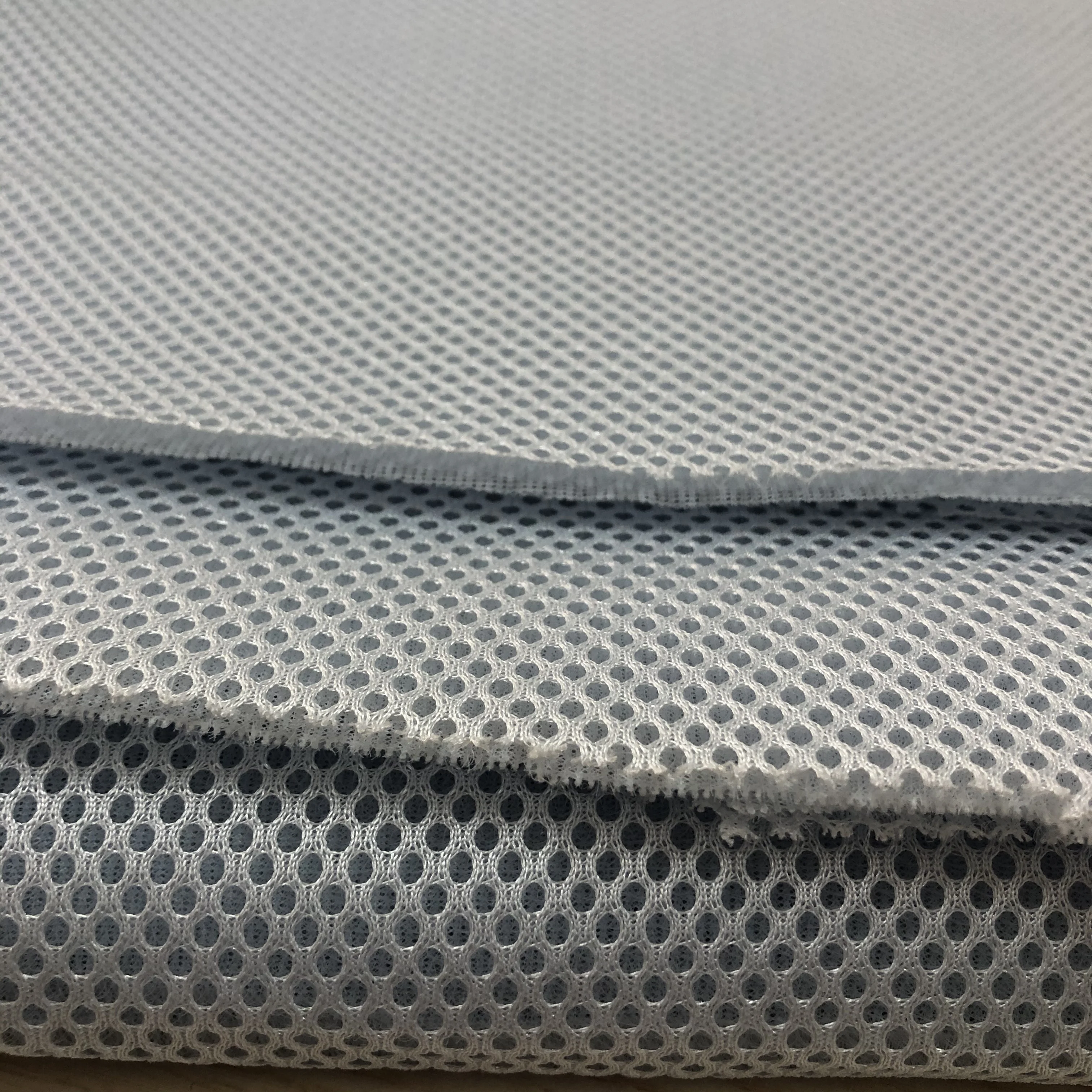 
 Сэндвич-сетка из 100% полиэстера  