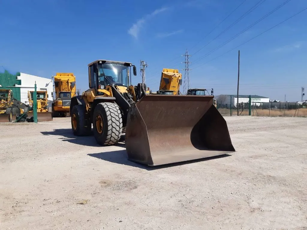 Используется большое колесо Volvo L120F погрузчик с мощным двигателем для продажи