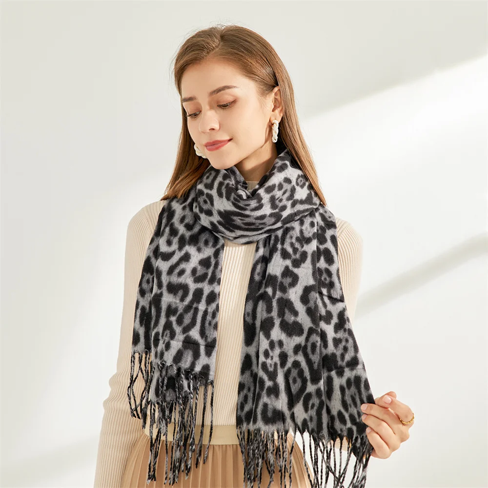 Wholesale Hot Sale Leopard Printed Cashmere Scarf for Women 70x200cm Winter Soft Outdoor Warm Pashmina Shawl