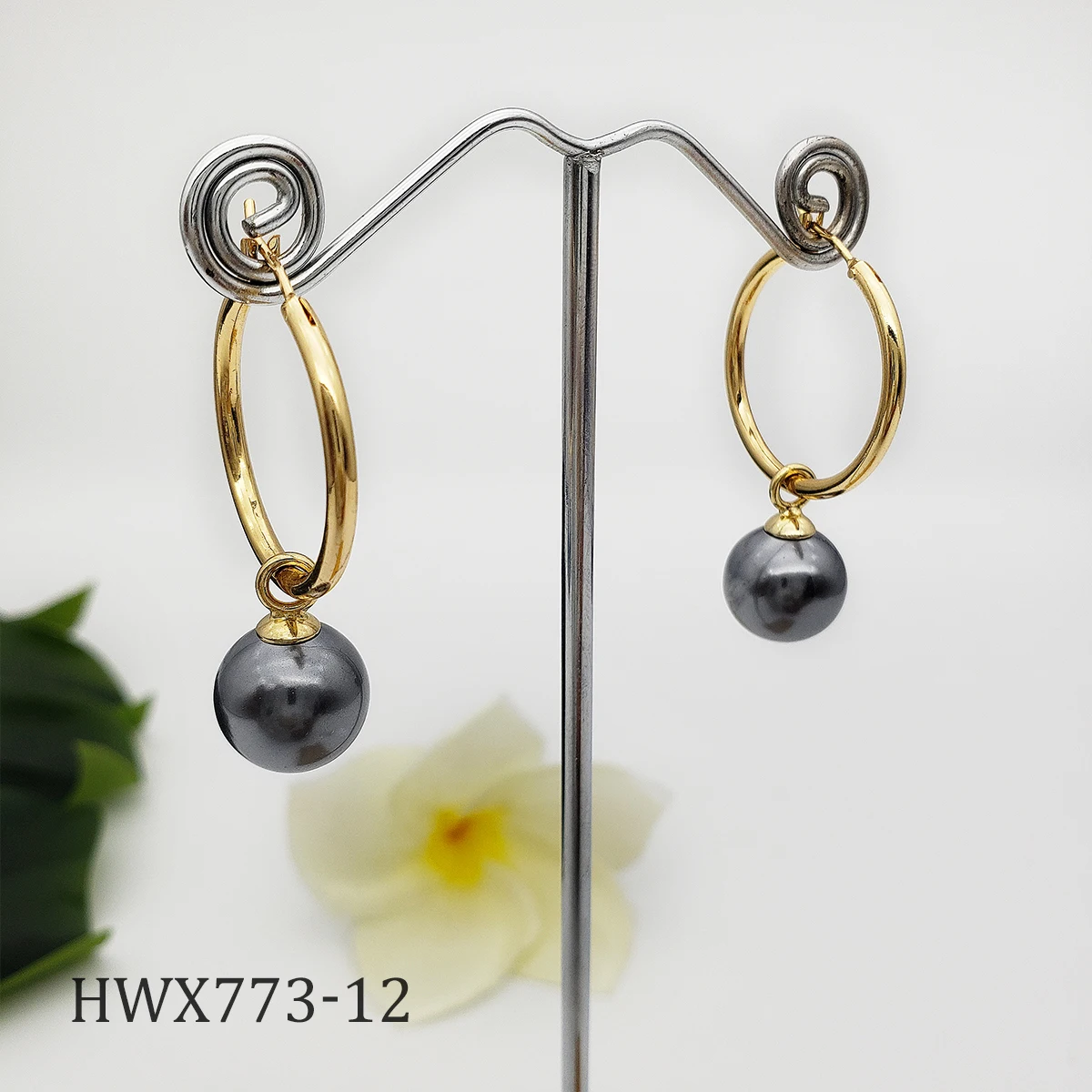 Fashion Simple Black Pearl Hoop Earrings in 14K Gold Plated Minimalist Huggie Dangler Aretes for Women