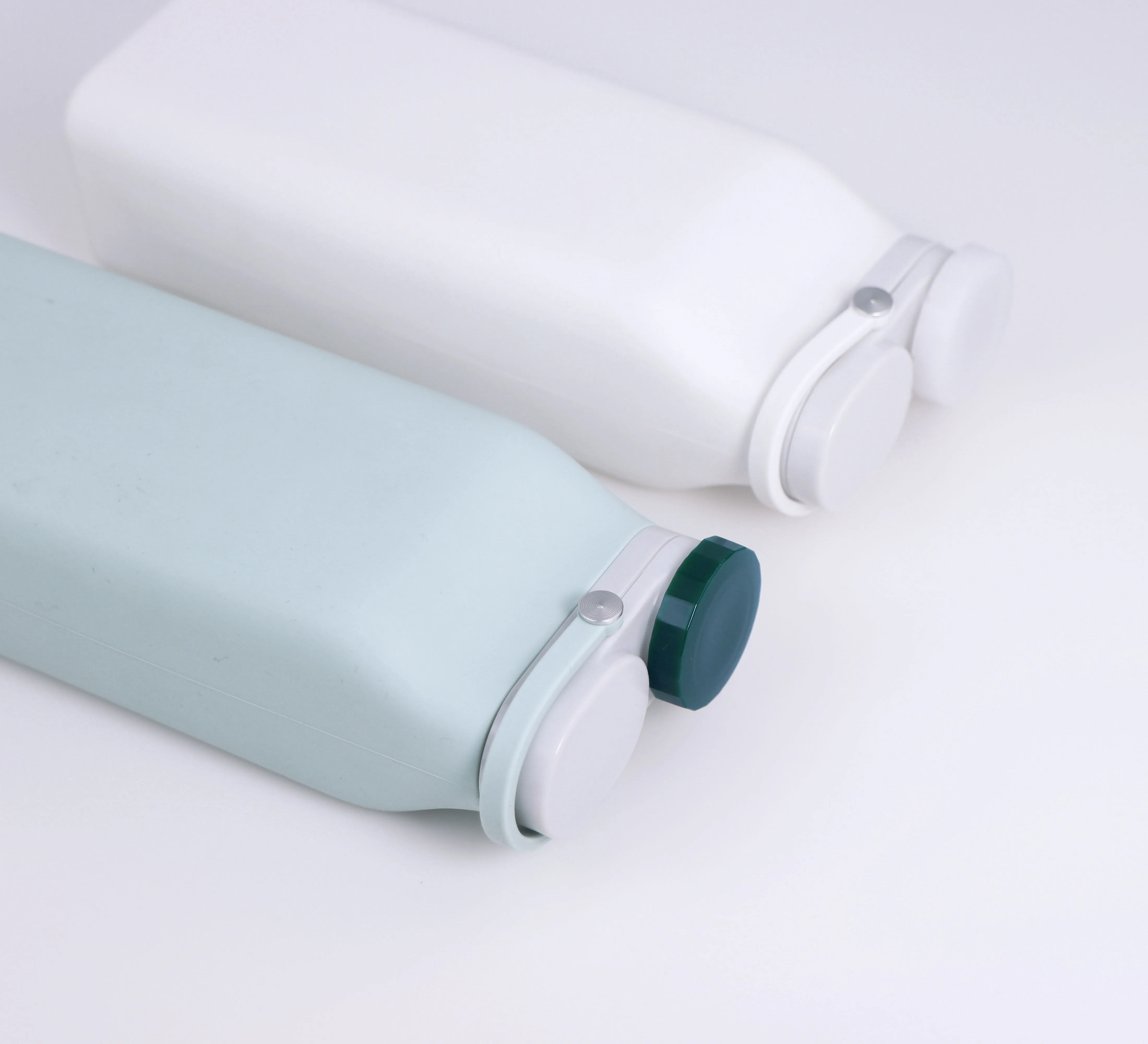 600ml Foldable Silicone Travel Bottle Soft Flask  Collapsible Sport Water Bottle