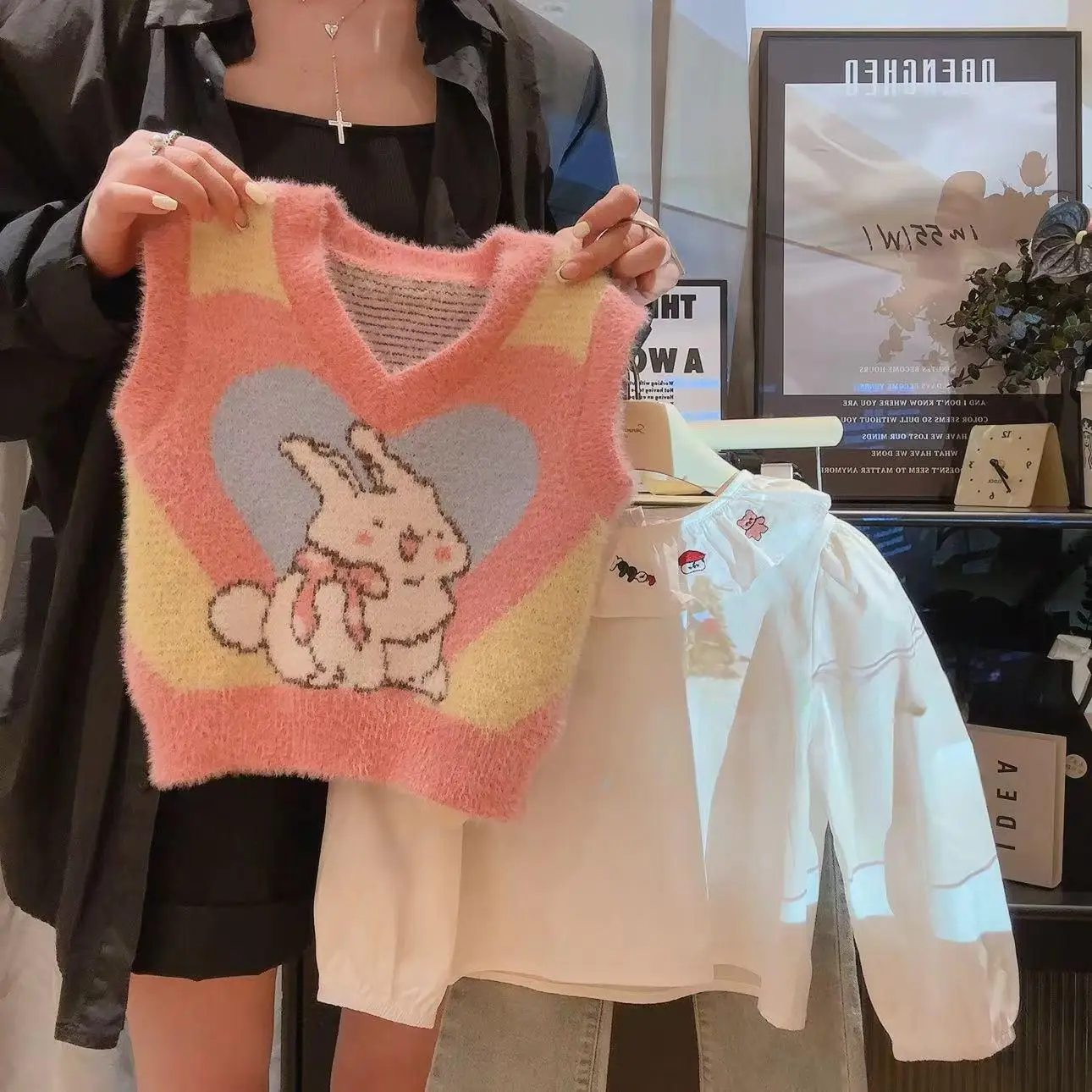 Wholesale Hot Sale Girls Classic V-Neck Velvet Breathable Knitted Sleeveless Sweater Rabbit Heart Jacquard Vest Waistcoat