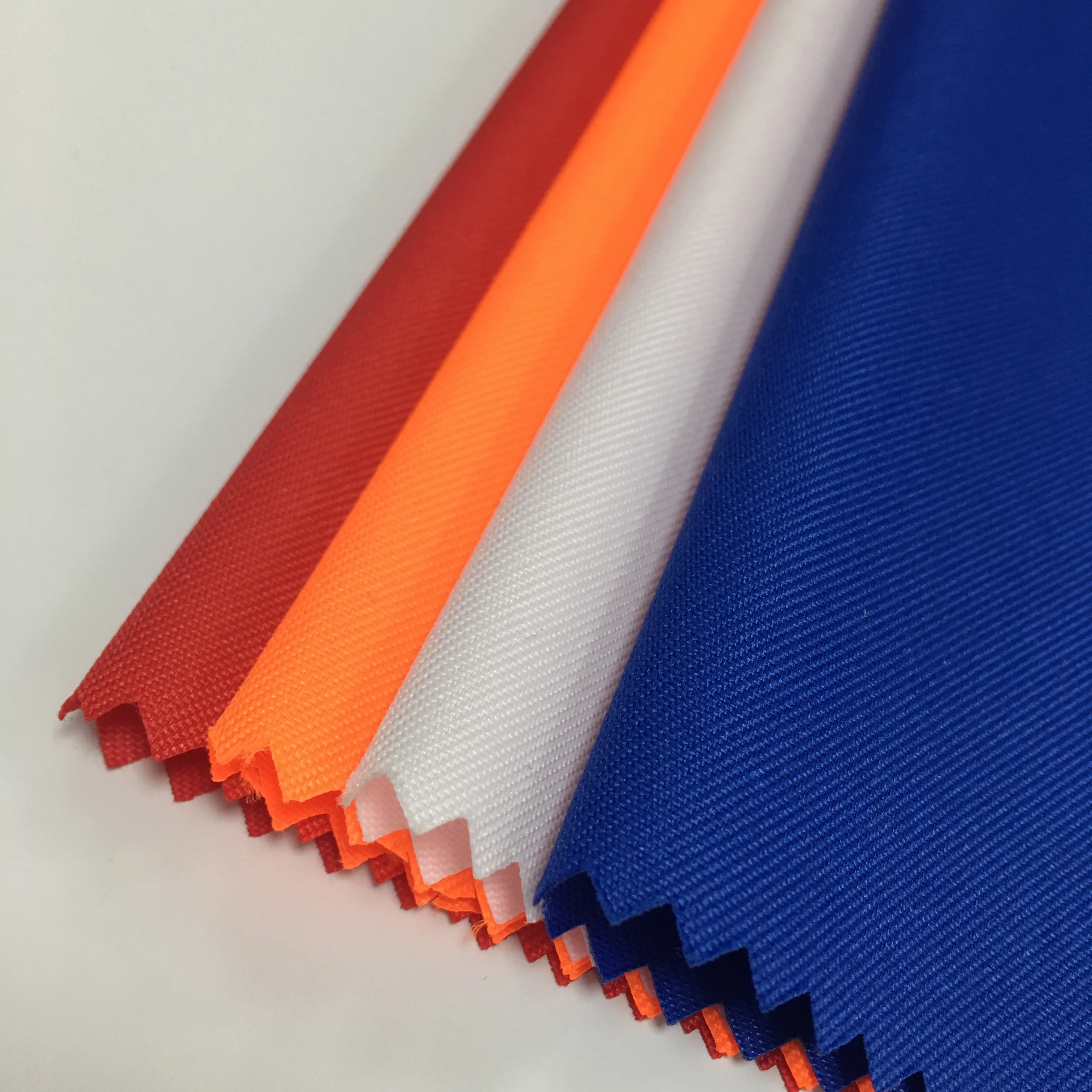 High Quality woven Twill DTY W/R whit  PU coating 400 mm gabardine 100 % Polyester 135gsm use for jacket and dust coat fabrics