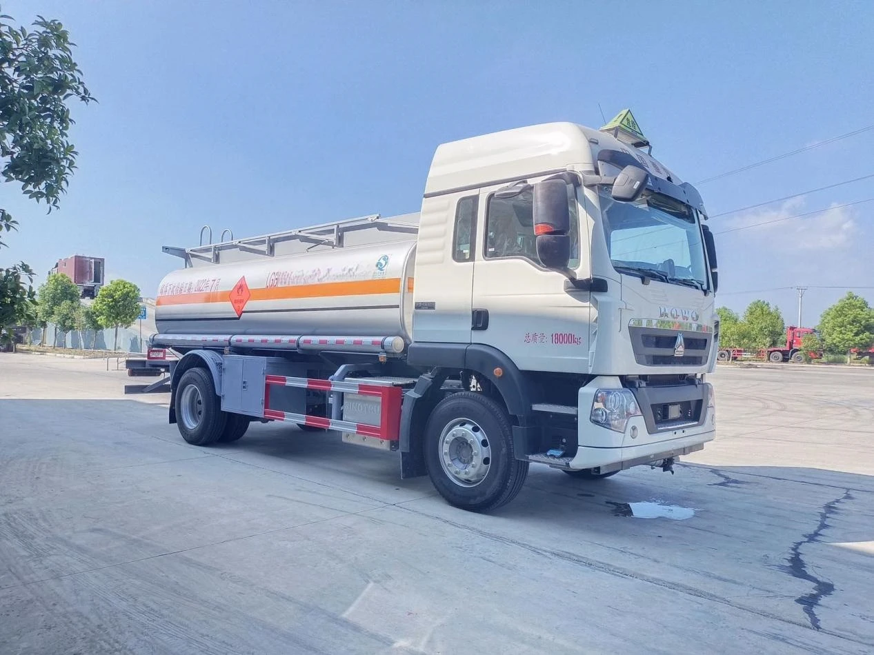 Dongfeng 9.9m3 tank truck oil fuel tank tanker semi trailer corrosive liquid transport vehicle