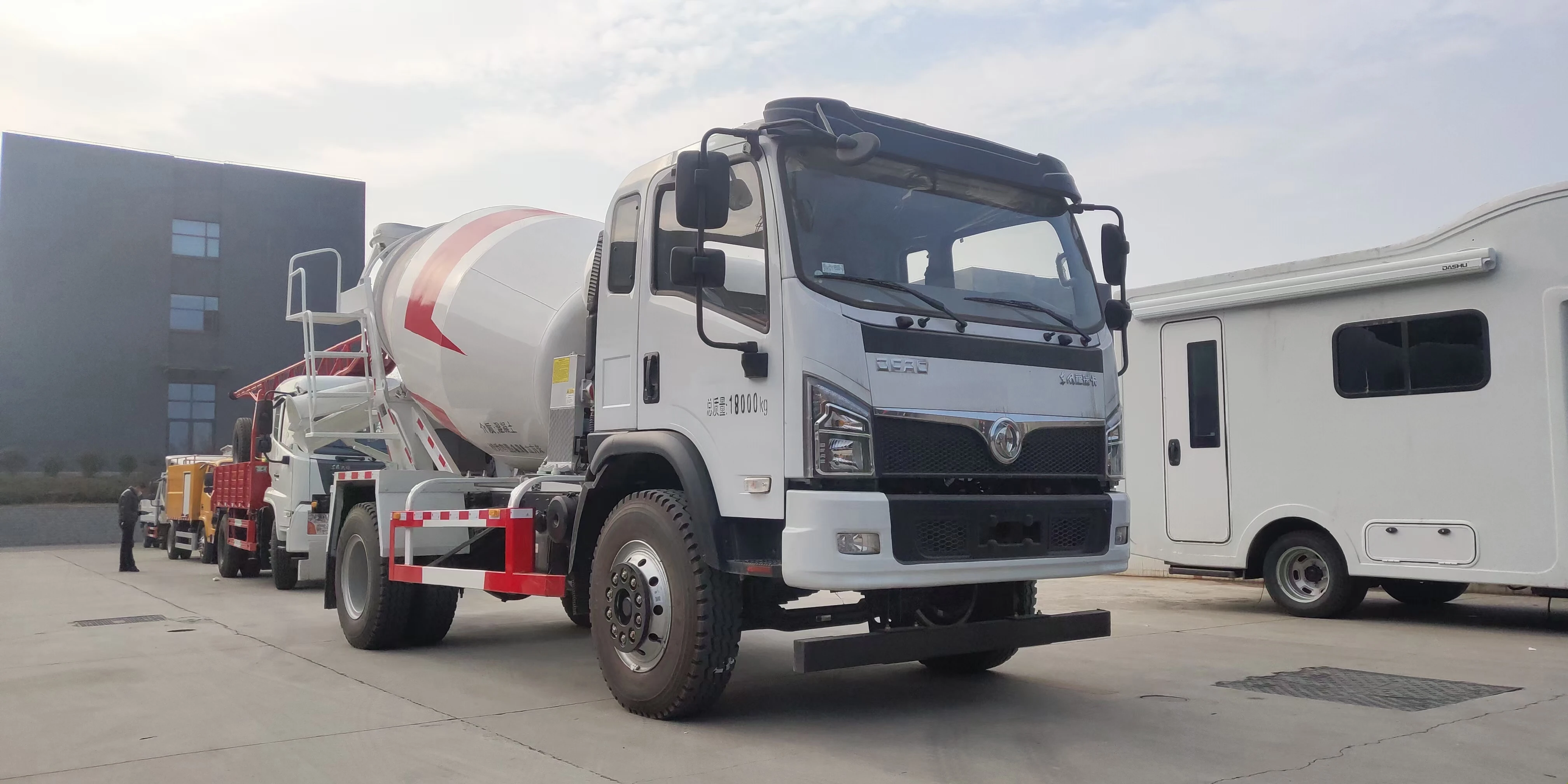 2024 Hot Selling dongfeng Sinotruk Shacman 4*2  6*4 8*4 Concrete Mixer Truck  for sale