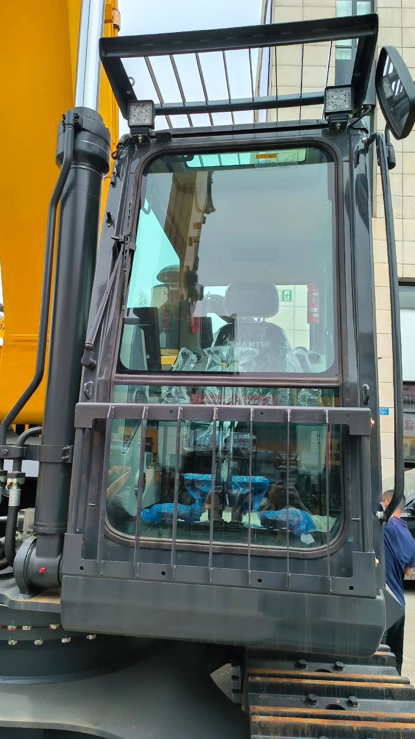 Power Meets Precision: The SE390LC-10W Hydraulic Excavator