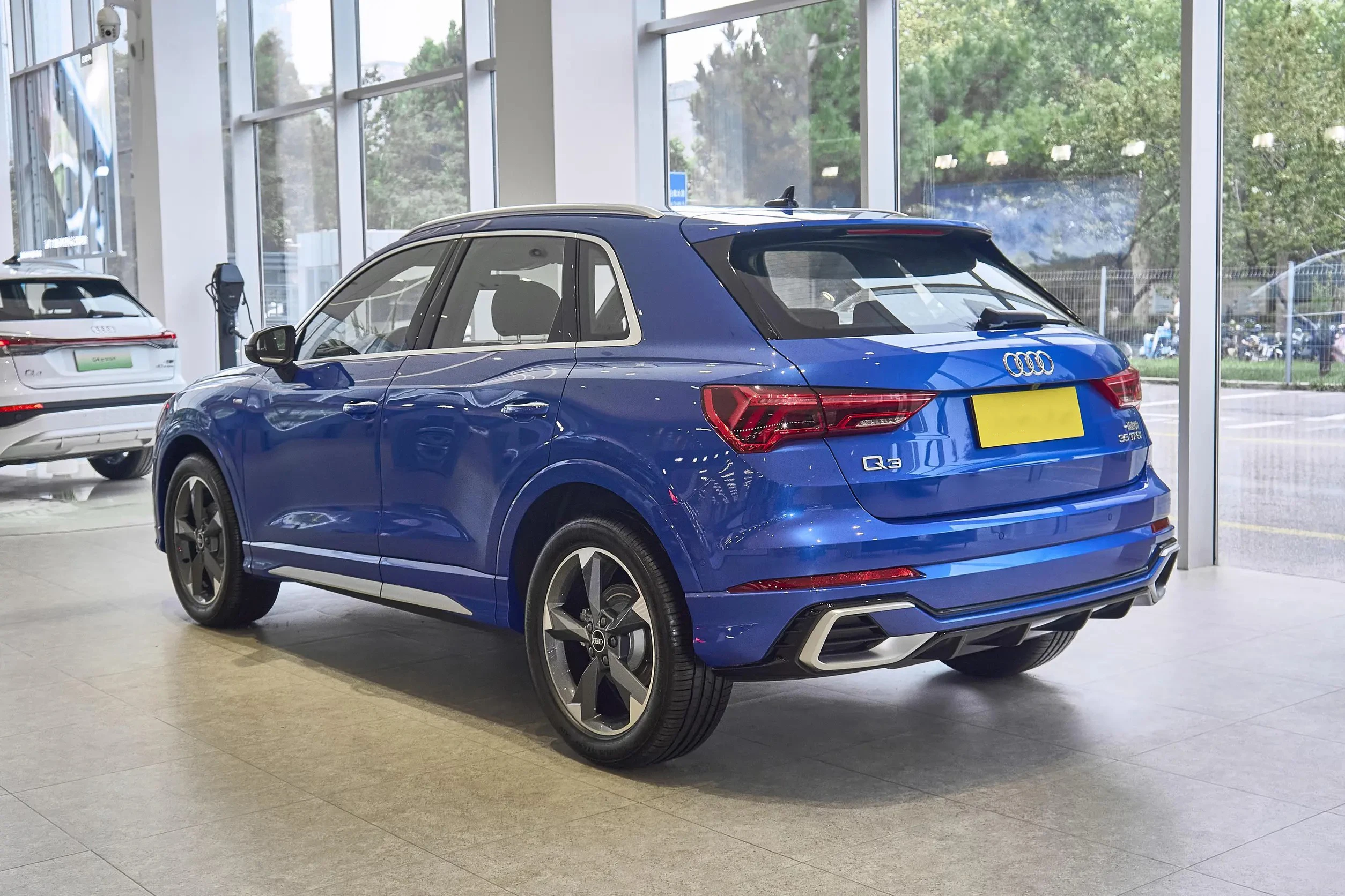 2025 2024 Good Performance Auto Q3 Audi 250Nm Gasoline Petrol Compact SUV High Speed 200kmh Faw Audi 60L Tank Volume 5 Seat SUV