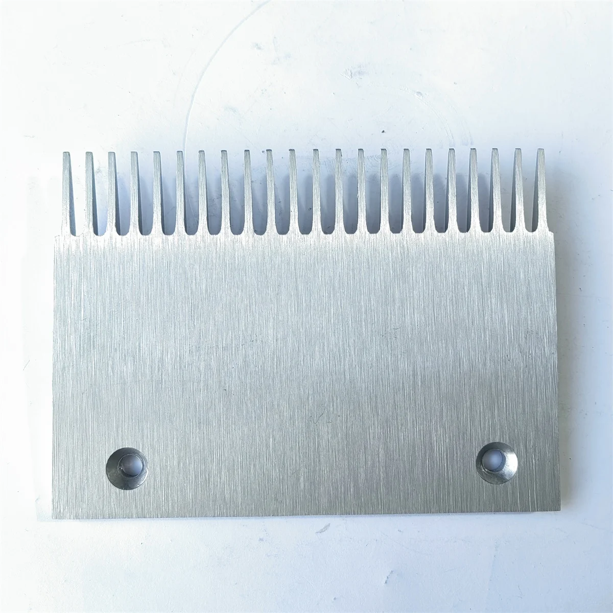 200*145*145 Middle Escalator Comb aluminium  L202mm W145mm Hole Space 145mm 22 teeth Escalator Metal Comb use for BLT