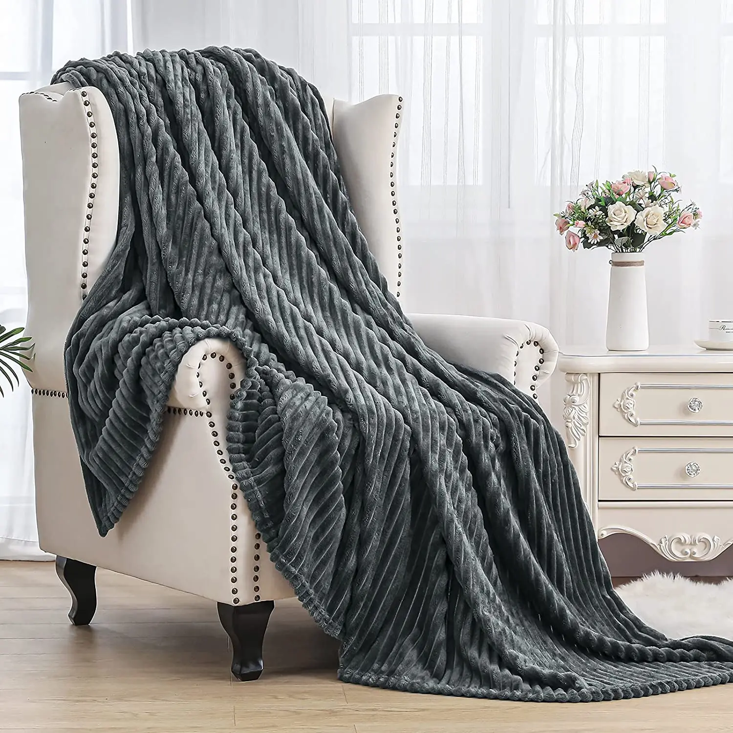 Modern Bedding 100% Polyester Microfiber Throw Blanket Sofa Stripe Pattern Throws Blankets