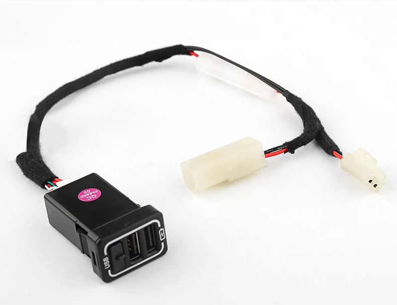  Автомобильное зарядное устройство USB для