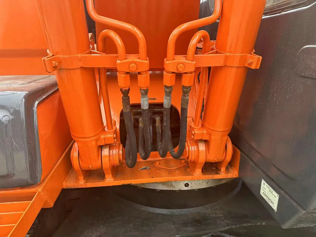 High Quality Hitachi EX120 Used excavator Construction Machinery EX120-5 12 tons Crawler excavators Sell well