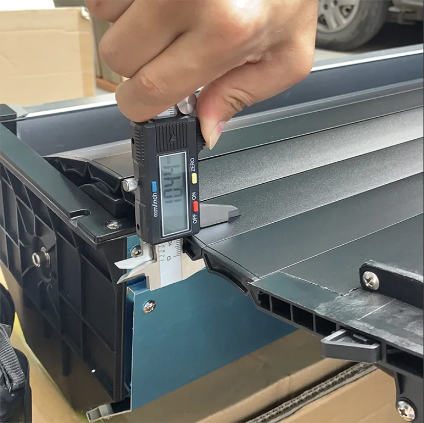 Chinese manufacture retractable pickup truck bed cover roller lid for Toyota Hilux tonneau cover