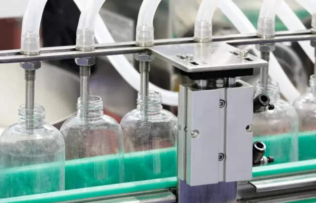 Lubricating oil and detergent automatic packaging production line